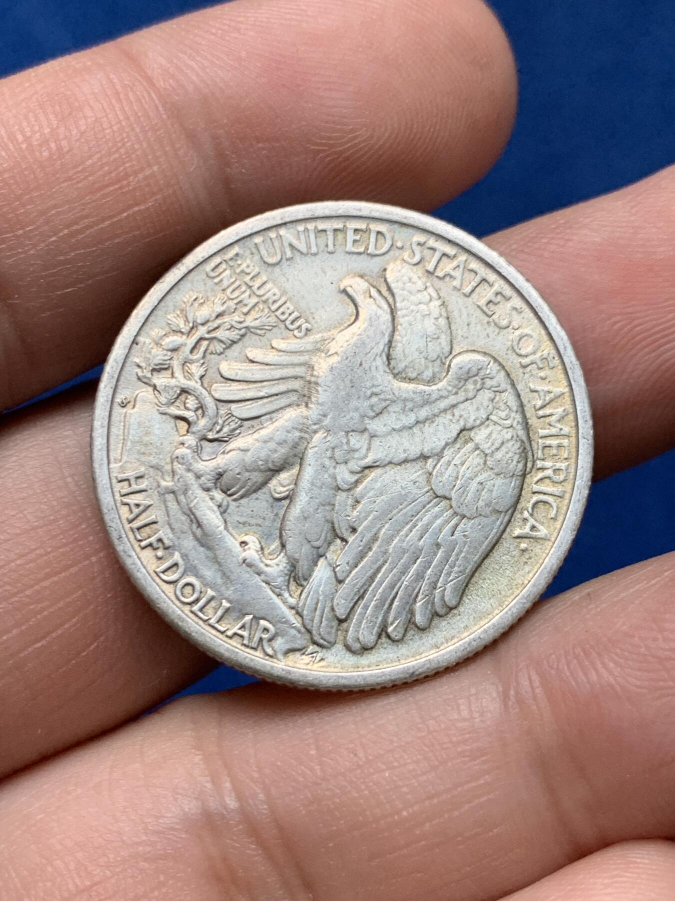 《竞宝斋》第284场- 周日，周一 2场连拍 （全场包邮） 美国1946行走女神半美元，AU状态，比磨平的通货好不少，适合裸币收集品种