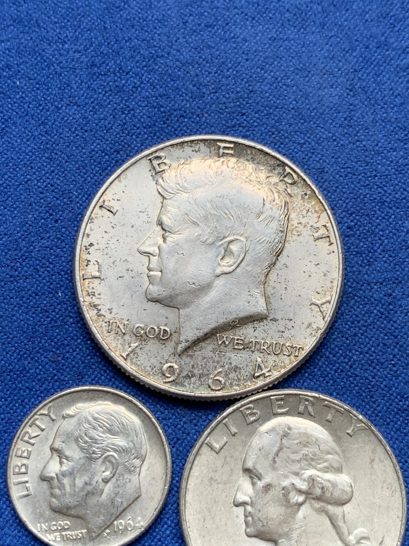 《竞宝斋》第284场- 周日，周一 2场连拍 （全场包邮） 3枚一组 原光好品1964美国高银版银币，包含肯尼迪半美元，华盛顿25美分，10美分，仅银价已130多元