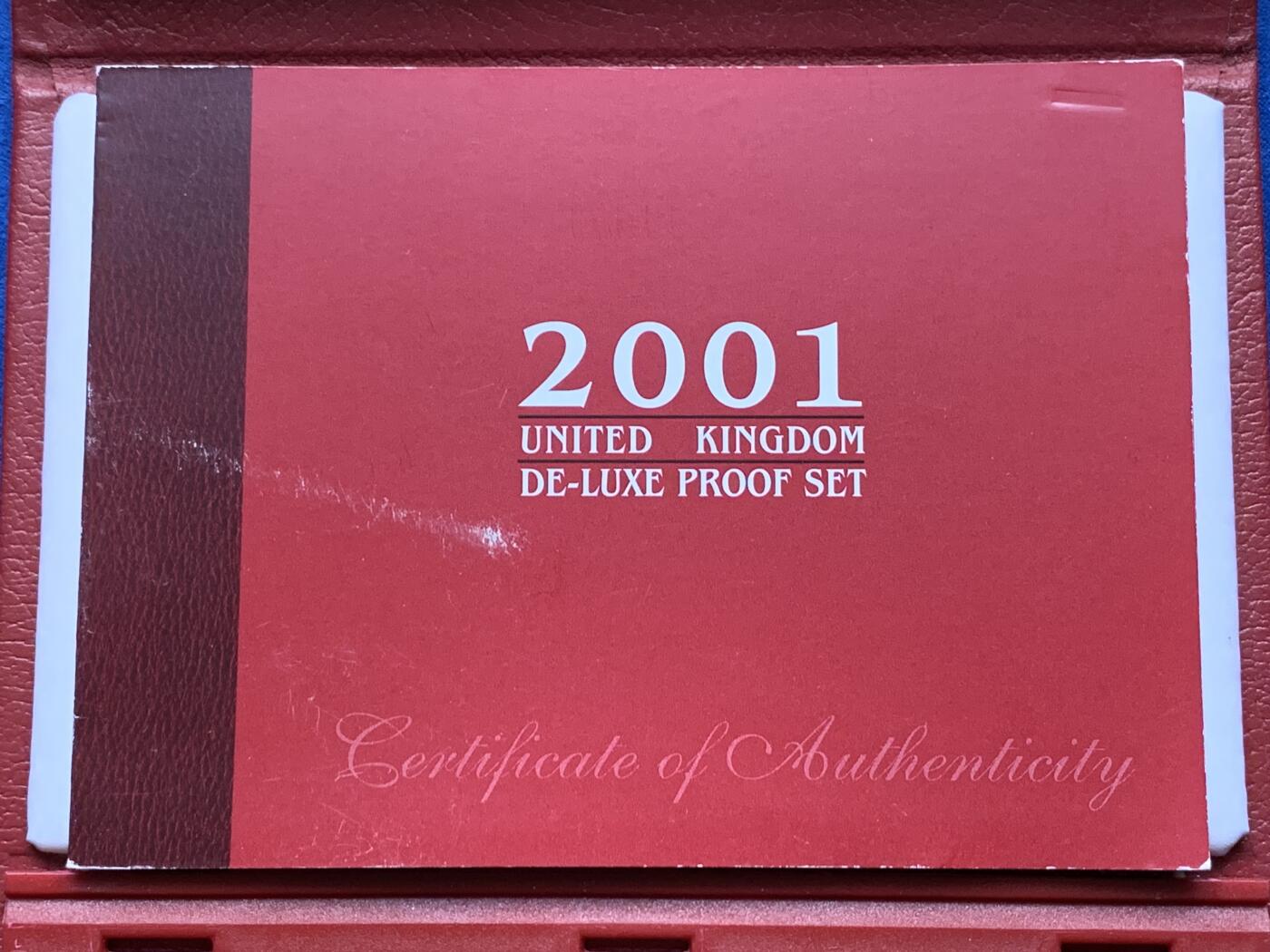 《竞宝斋》第284场- 周日，周一 2场连拍 （全场包邮） 英国2001年精致套币Proof 原盒证，带5镑维多利亚女王纪念币，封面附带原厂标识，品相极好