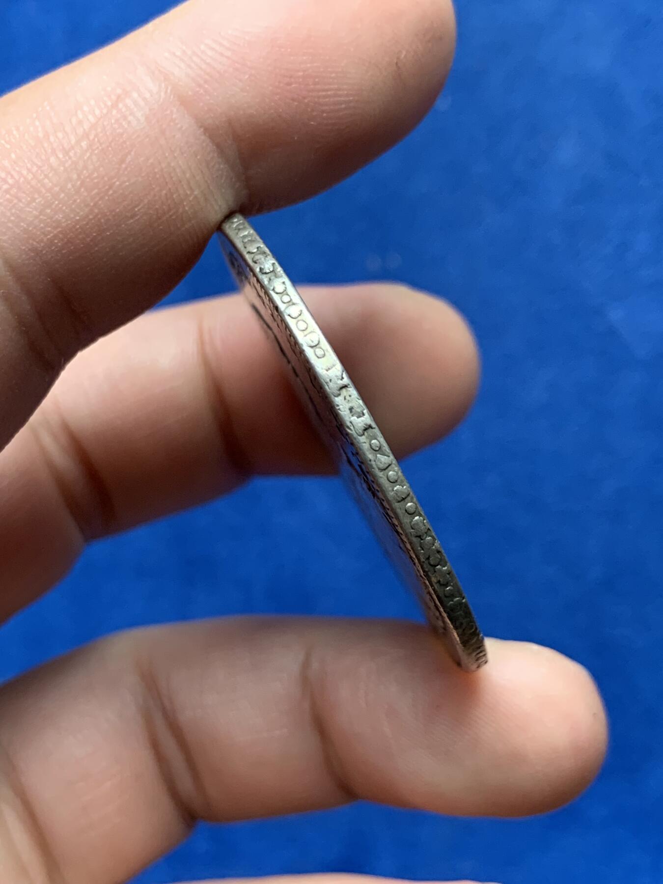 《竞宝斋》第284场- 周日，周一 2场连拍 （全场包邮） 1760年德国巴伐利亚抱婴1泰勒银币 底板干净 原味品