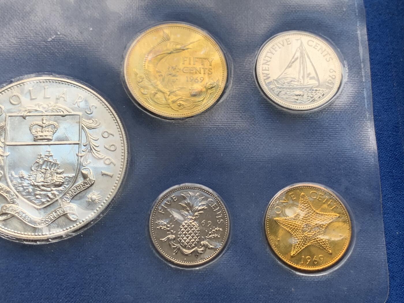 《竞宝斋》第284场- 周日，周一 2场连拍 （全场包邮） 巴哈马1969塑封套币 原盒保存 带5元大银币 大银币套值得收藏