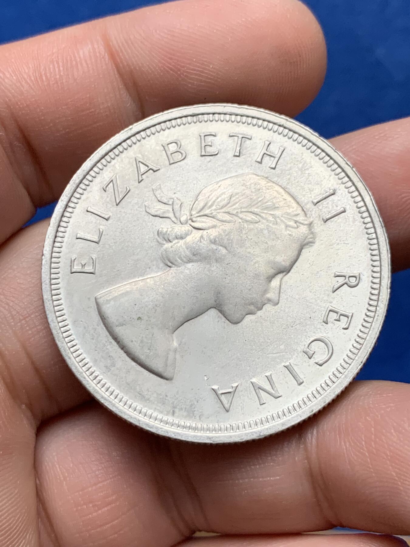 《竞宝斋》第284场- 周日，周一 2场连拍 （全场包邮） 1956年英属南非跳羚羊克朗型5先令大银币