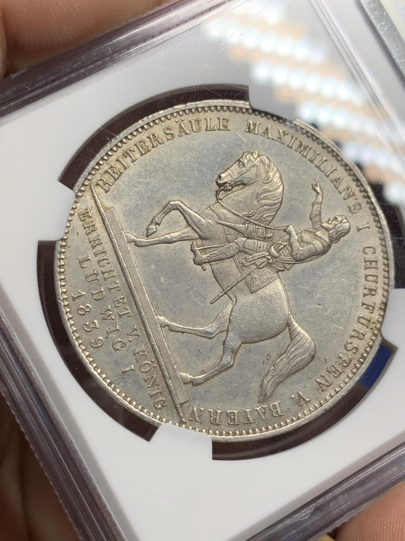 《竞宝斋》第284场- 周日，周一 2场连拍 （全场包邮） NGC UNC 德国1839年巴伐利亚选帝侯骑马雕像历史双泰勒 37.12g 大银币