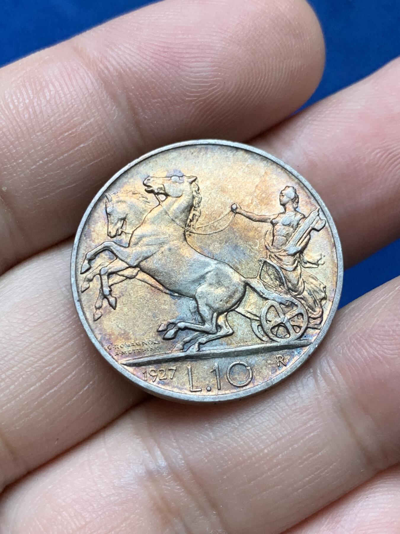 《竞宝斋》第284场- 周日，周一 2场连拍 （全场包邮） 1927年 意大利10里拉马车银币 无敌紫罗兰包浆 细节很好 这样的包浆十分罕见