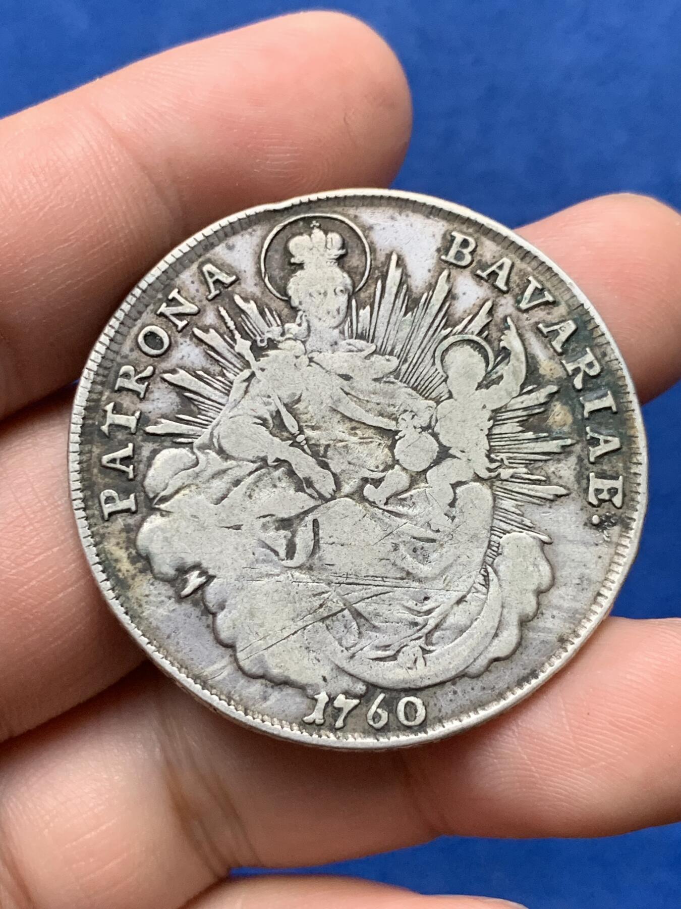 《竞宝斋》第284场- 周日，周一 2场连拍 （全场包邮） 1760年德国巴伐利亚抱婴1泰勒银币 底板干净 原味品