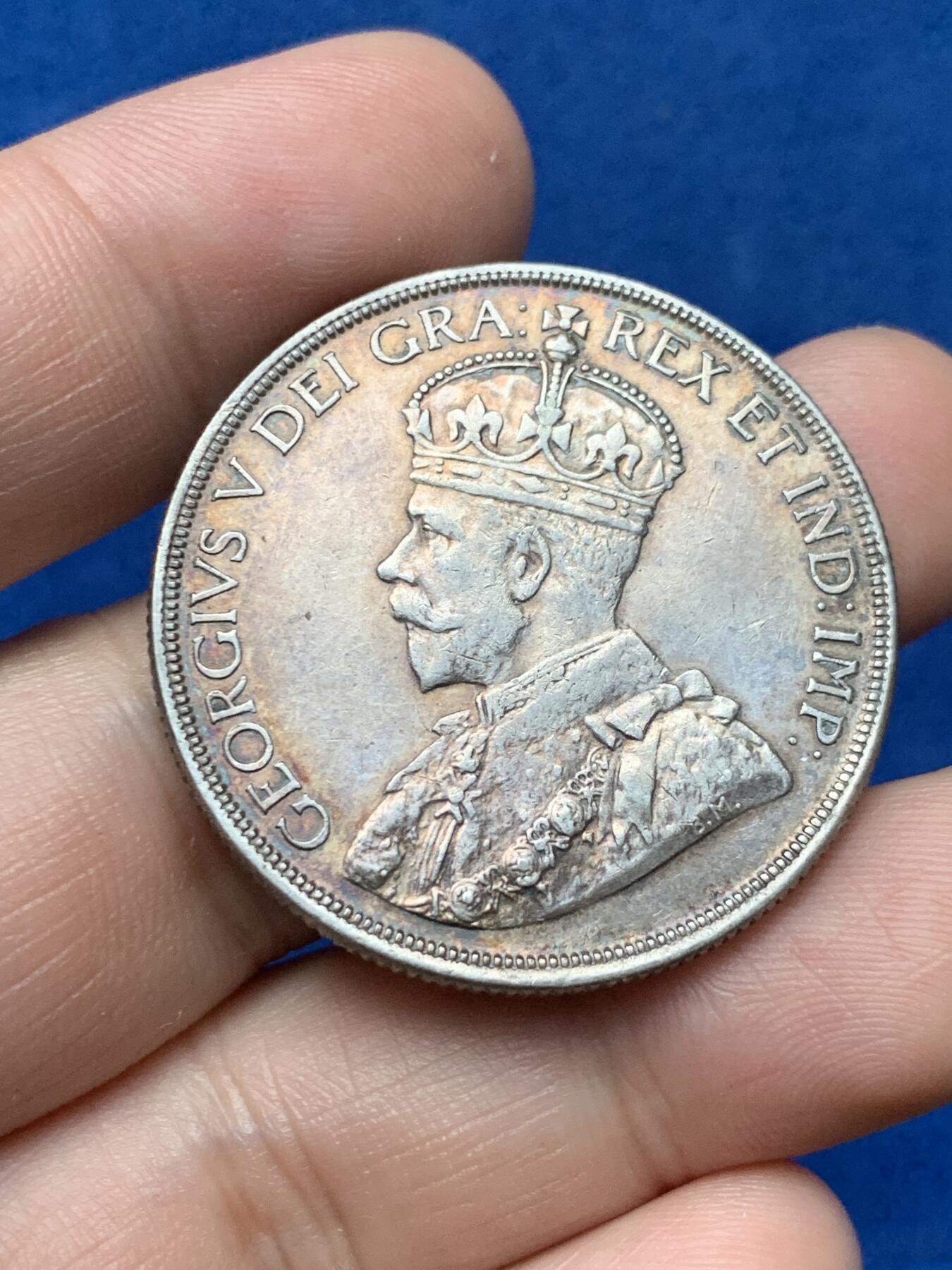 《竞宝斋》第284场- 周日，周一 2场连拍 （全场包邮） 1936年 加拿大一元大银币 五彩金包浆好品 36年远少于35年