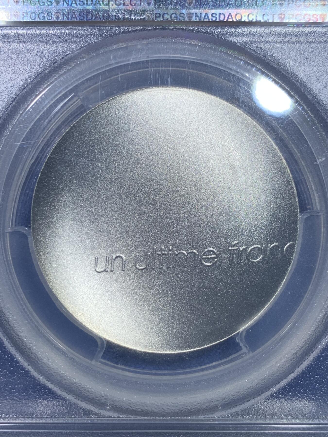 《竞宝斋》第284场- 周日，周一 2场连拍 （全场包邮） PCGS SP69 法国2001年最后的法郎纪念银币 少见的波浪形银币 荣获克劳斯年度最佳硬币 最佳创意币