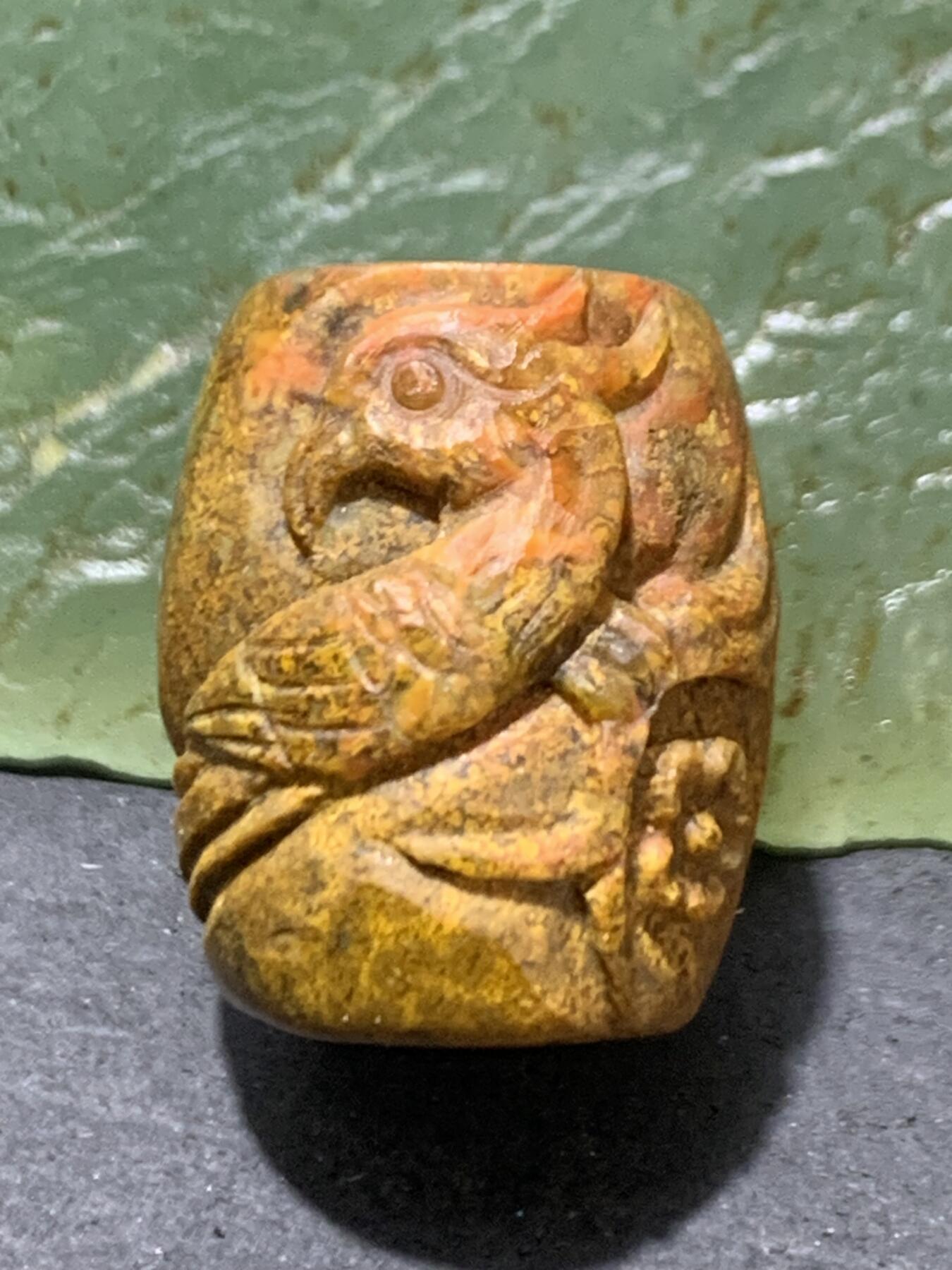 精美亚光草花纹战国红玛瑙俏色巧雕喜上眉梢桶珠一个，