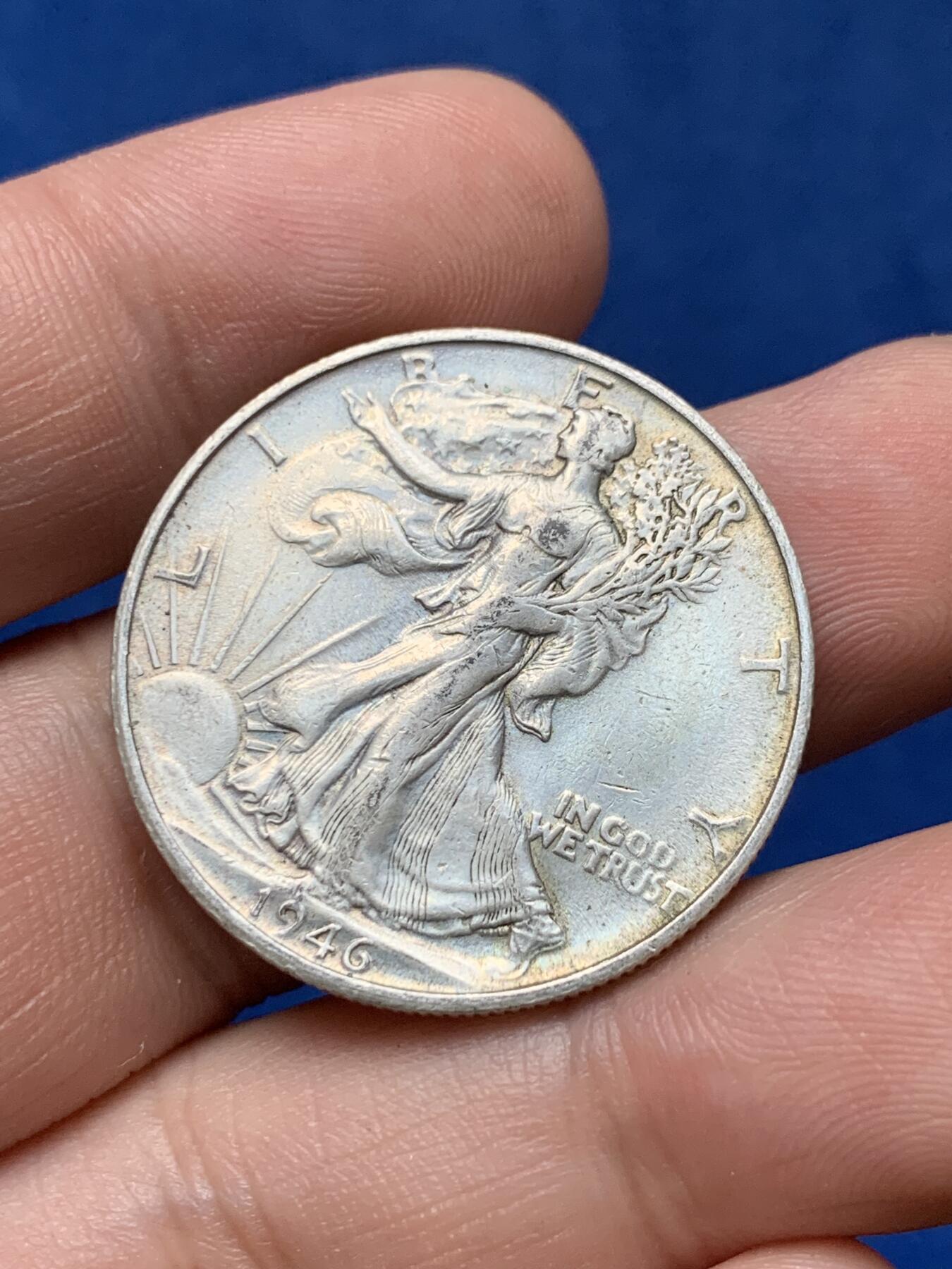 《竞宝斋》第284场- 周日，周一 2场连拍 （全场包邮） 美国1946行走女神半美元，AU状态，比磨平的通货好不少，适合裸币收集品种