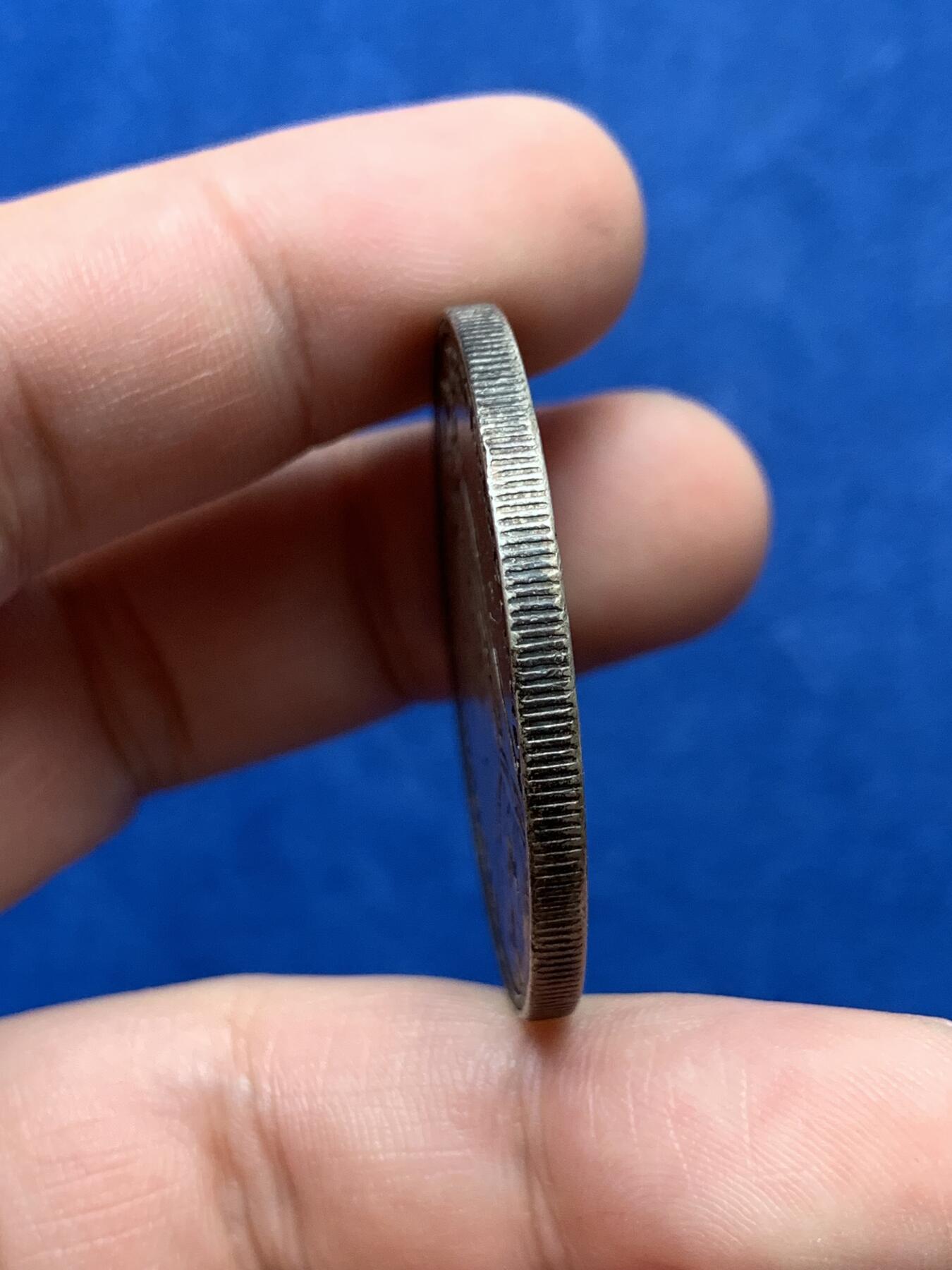 《竞宝斋》第284场- 周日，周一 2场连拍 （全场包邮） 1889年英国老维高冠马剑克朗银币 原味品