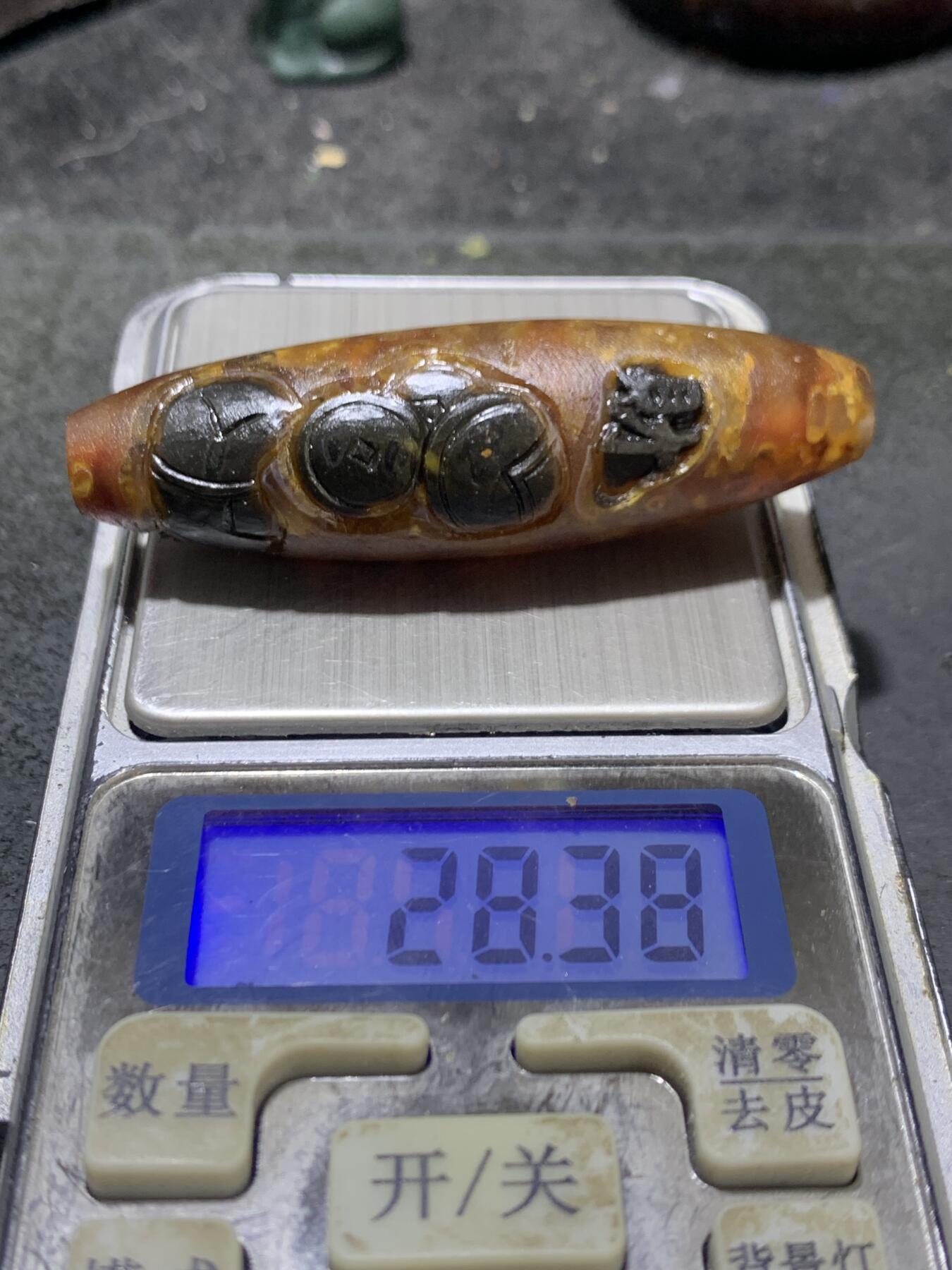 亚光高玉化巴西玛瑙手工俏色巧雕财字钱币桶珠一个