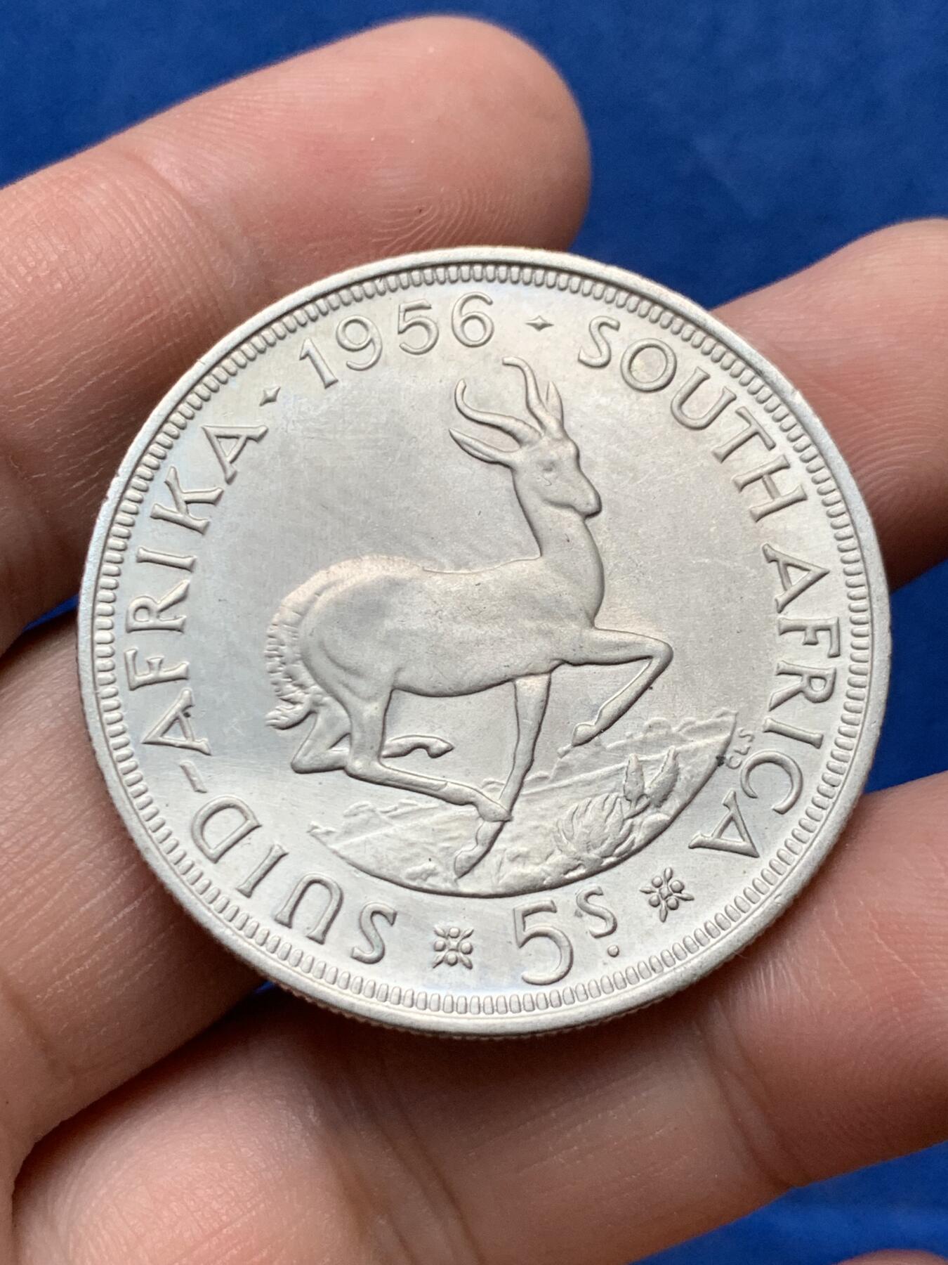 《竞宝斋》第284场- 周日，周一 2场连拍 （全场包邮） 1956年英属南非跳羚羊克朗型5先令大银币