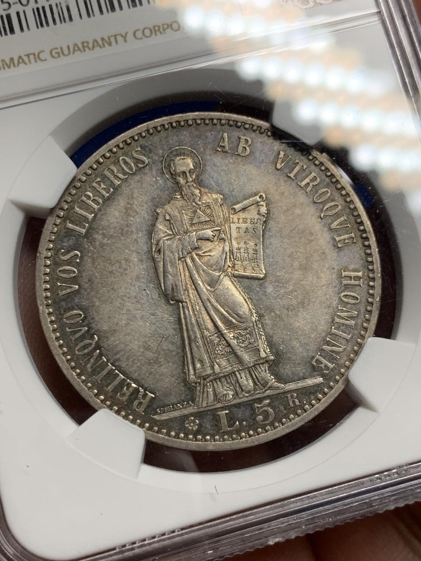 《竞宝斋》第284场- 周日，周一 2场连拍 （全场包邮） NGC-MS61 圣马力诺 1898 老版本圣马力诺5里拉神父。此币发行量18000，打的非常好 值得收藏把玩