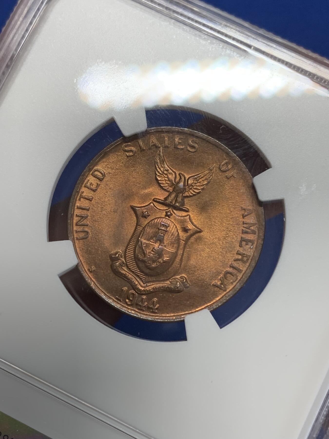 《竞宝斋》第284场- 周日，周一 2场连拍 （全场包邮） NGC MS64RB 1944 菲律宾 1分 很少见的菲律宾铜币 同一版本的银币铺天盖地 但是好品的铜币极少 这一枚完全是RD体质 但是不知为什么给了RB 细节清晰 人物立体 国徽的凸点完全没有被磨过 值得收藏