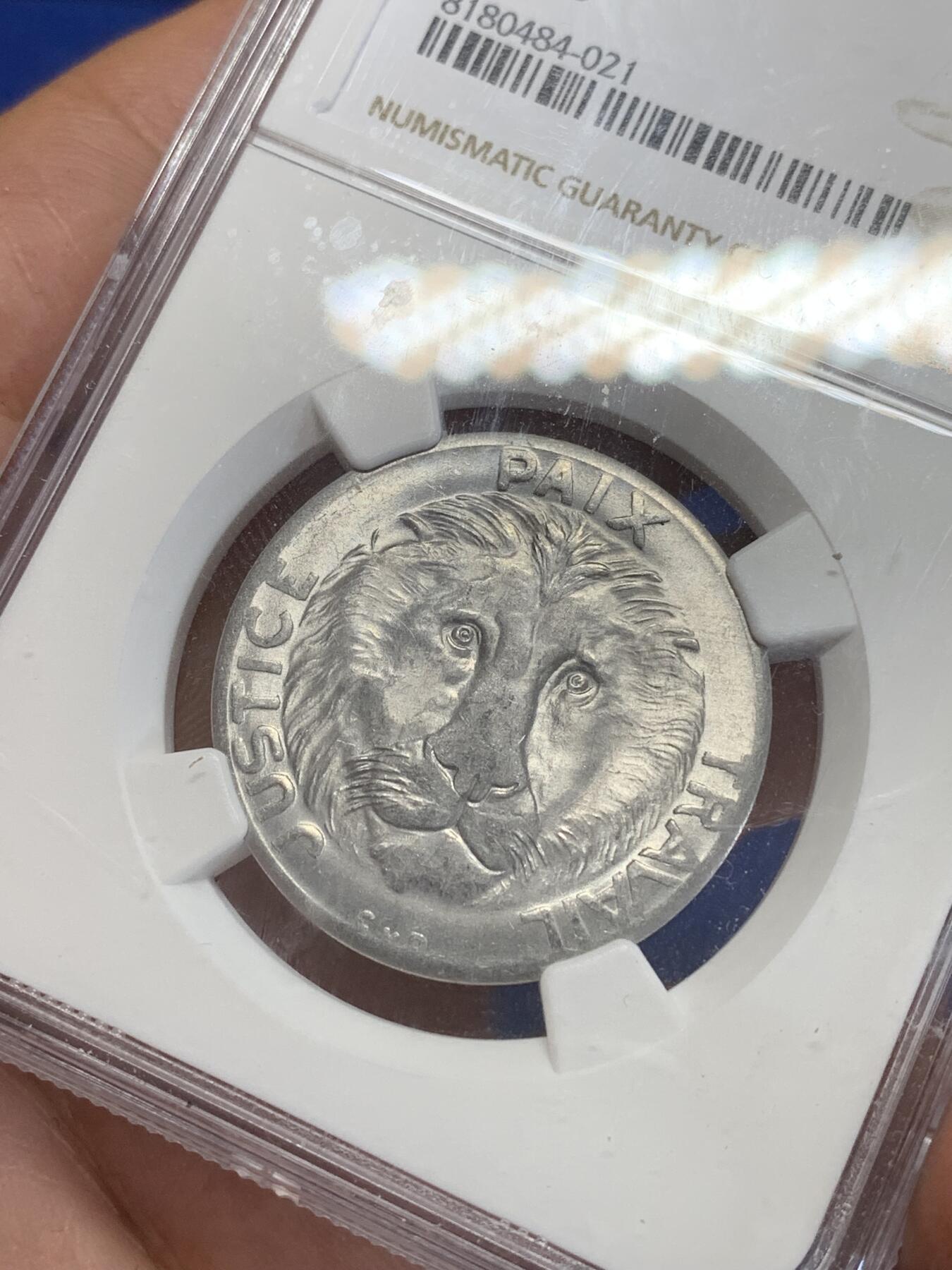 《竞宝斋》第284场- 周日，周一 2场连拍 （全场包邮） NGC MS63 刚果1965年10法郎铝币 大热品种 狮子图案非常受欢迎 铝币这个品相已经非常不容易了 两面都带转光 细节极好