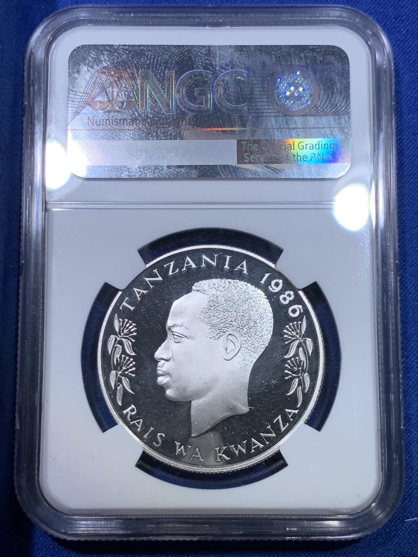 《竞宝斋》第284场- 周日，周一 2场连拍 （全场包邮） NGC PF68UC 坦桑尼亚1986年世界野生动物大象银币 红丝带定制标