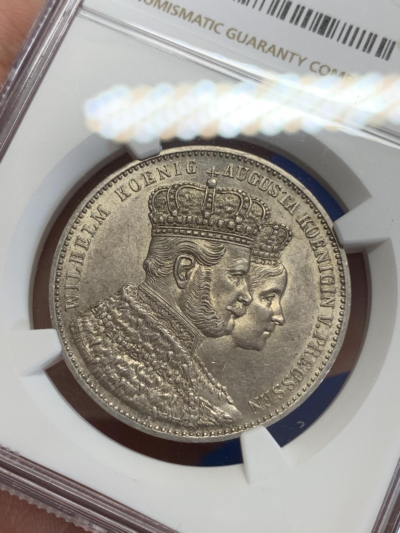 《竞宝斋》第284场- 周日，周一 2场连拍 （全场包邮） NGC AUD 德国1861年普鲁士威廉一世登基1泰勒 光感细节不错