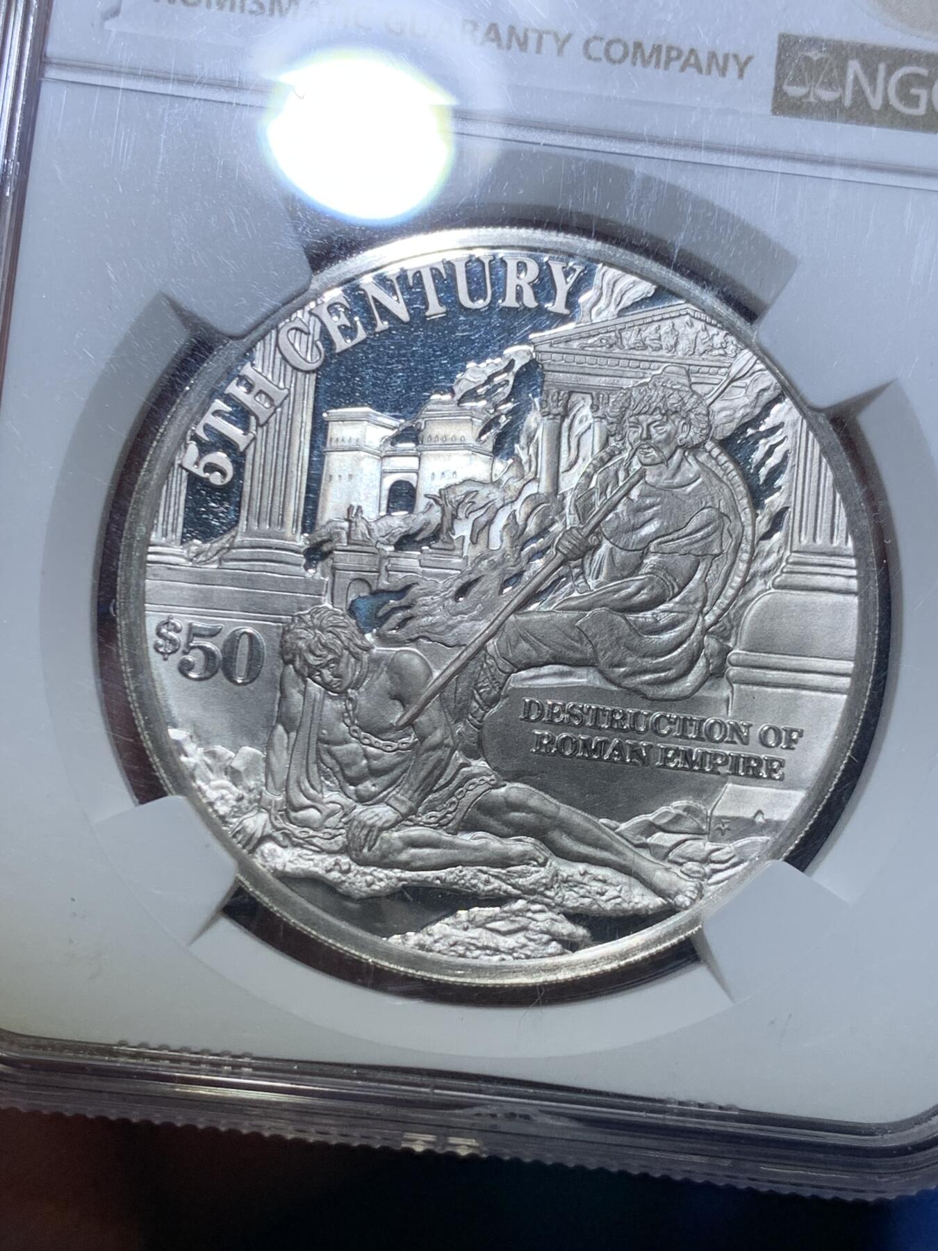 《竞宝斋》第284场- 周日，周一 2场连拍 （全场包邮） 唯一冠军分 NGC PF69UC 库克群岛1997年世纪系列之《五世纪罗马帝国的灭亡》50美元精制银币 凝霜镜面底板