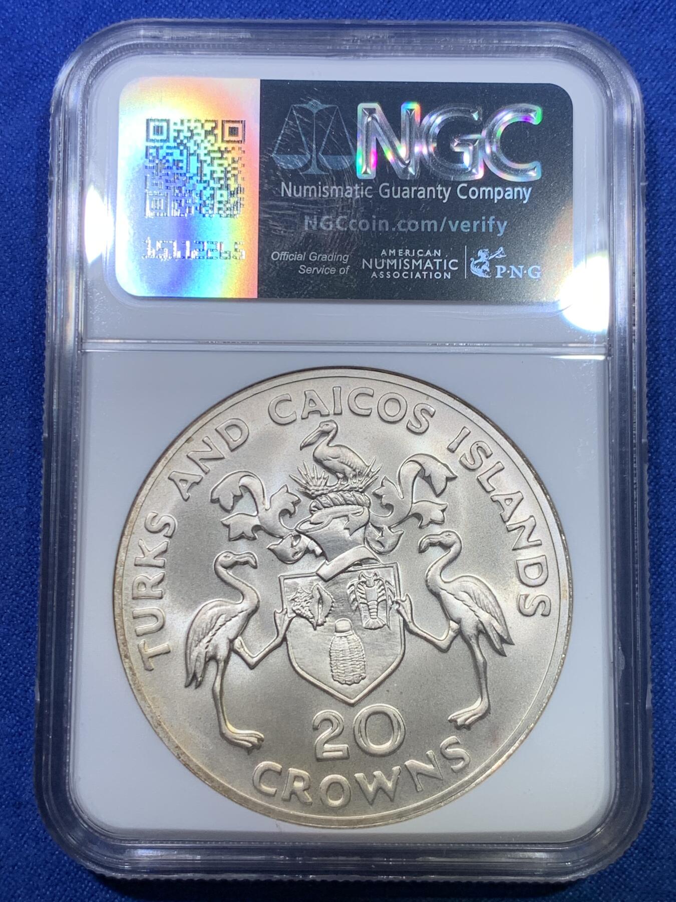 《竞宝斋》第284场- 周日，周一 2场连拍 （全场包邮） NGC MS66 特克斯群岛 1974年 丘吉尔20克朗超大银币 70年代保存至今66分已经不容易了