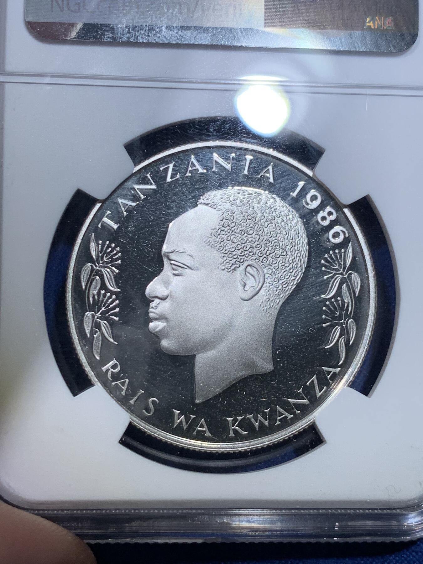 《竞宝斋》第284场- 周日，周一 2场连拍 （全场包邮） NGC PF68UC 坦桑尼亚1986年世界野生动物大象银币 红丝带定制标