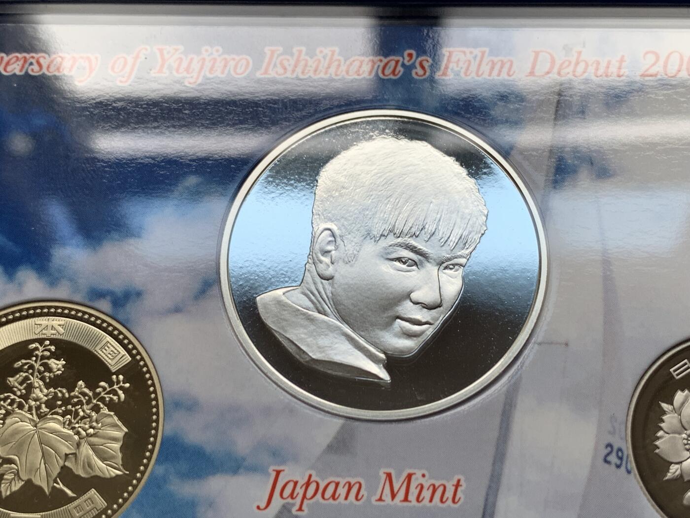 《竞宝斋》第284场- 周日，周一 2场连拍 （全场包邮） 日本石原裕次郎演出50周年精致套币 含20克925银大银章 银章银价都一百四十多了