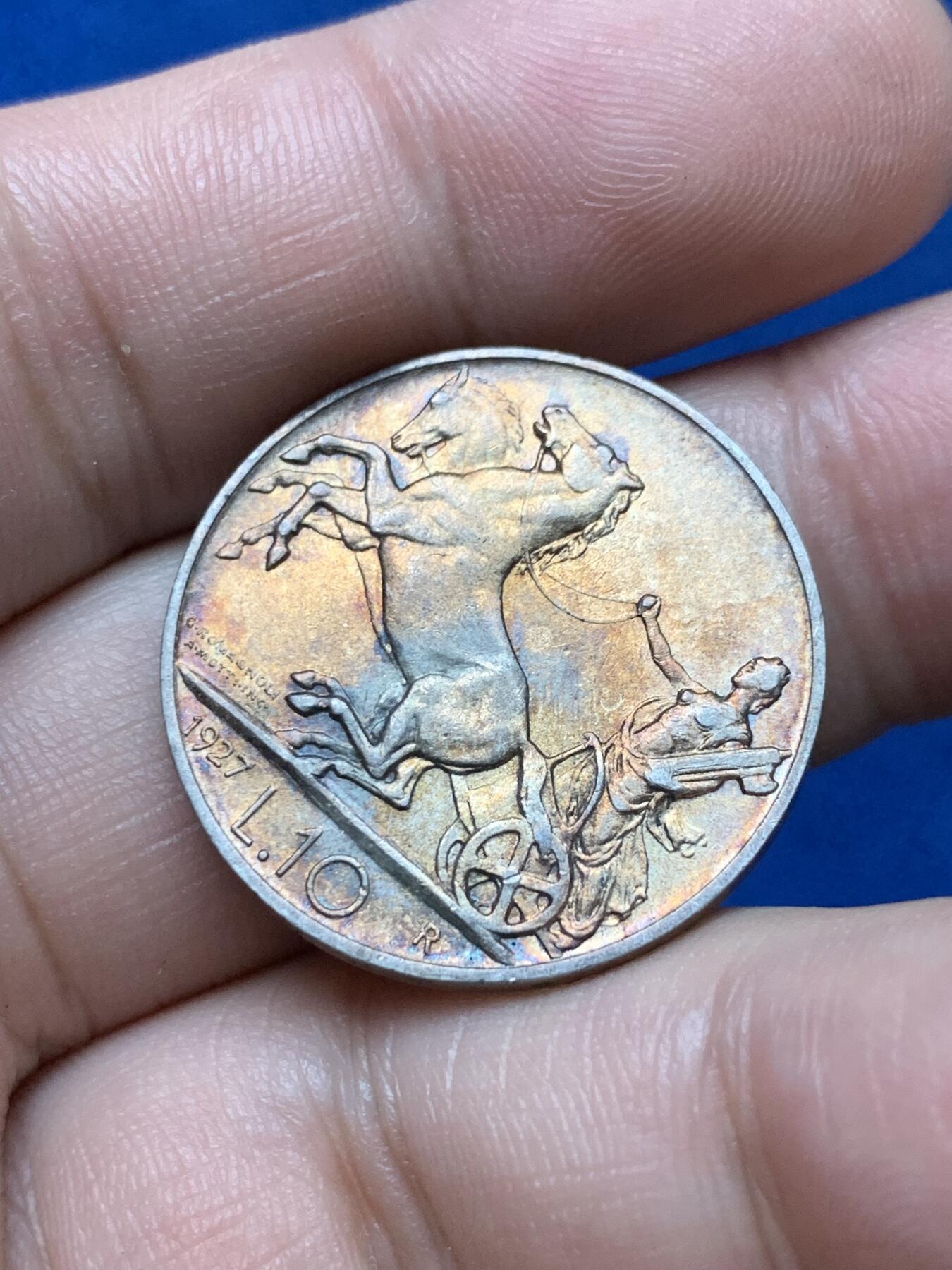 《竞宝斋》第284场- 周日，周一 2场连拍 （全场包邮） 1927年 意大利10里拉马车银币 无敌紫罗兰包浆 细节很好 这样的包浆十分罕见