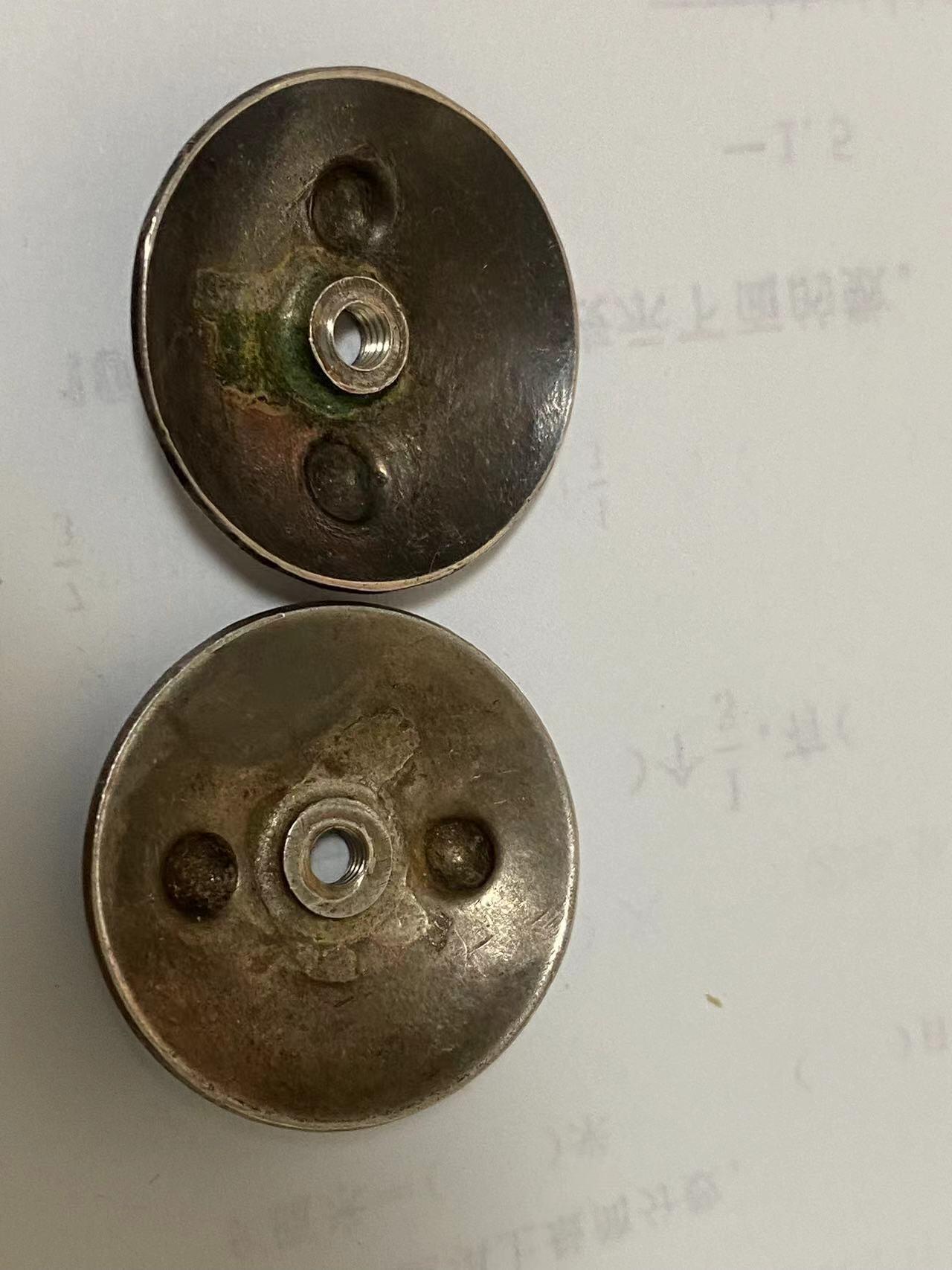 苏联勋章奖章6月30日拍卖7月7日晚上九点结束在麦稀奇 苏联勋章早期银盖子两个  多见于早期的勋章  纯银制品 非常漂亮