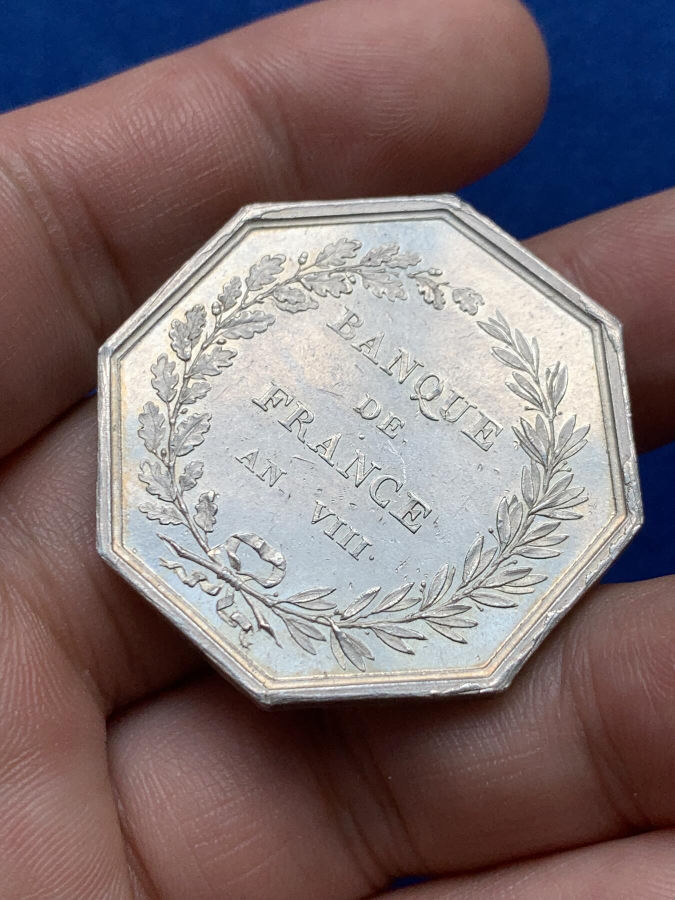 《竞宝斋》第285场- 周日，周一 2场连拍 （全场包邮） 法国密涅瓦法兰西银行智慧决定财富商业八角银代币 油灯边铭 36mm 24.4g