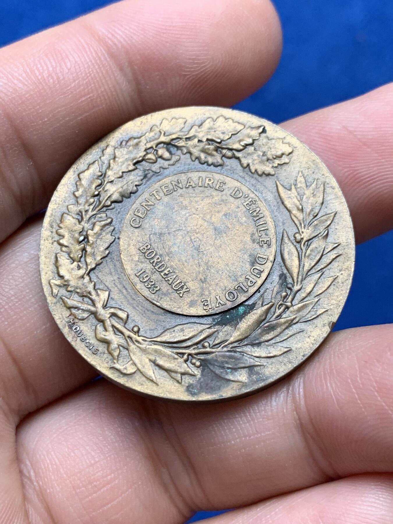 《竞宝斋》第285场- 周日，周一 2场连拍 （全场包邮） 两枚一组 法国纺织和服装材料联盟工会镀银铜章（49.7mm 48g）+不知名人物头像铜章（35.9mm 21.8g）细节见图