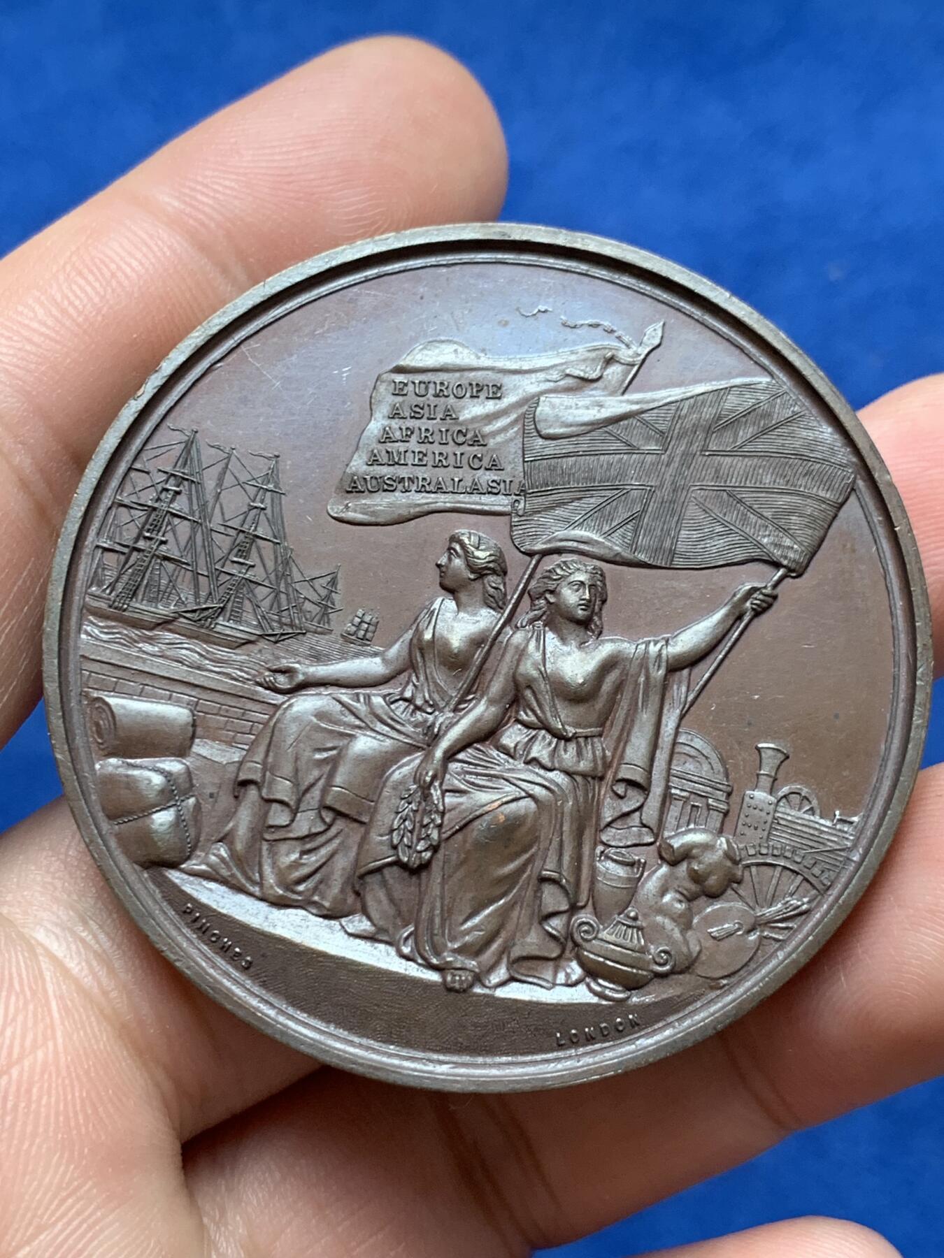 《竞宝斋》第285场- 周日，周一 2场连拍 （全场包邮） 英国1862水晶宫纪念铜章 51mm大尺寸版 61.4g 加厚高浮雕 细节繁华 2022年sbp拍卖42mm小尺寸版264美元 带高级原木盒