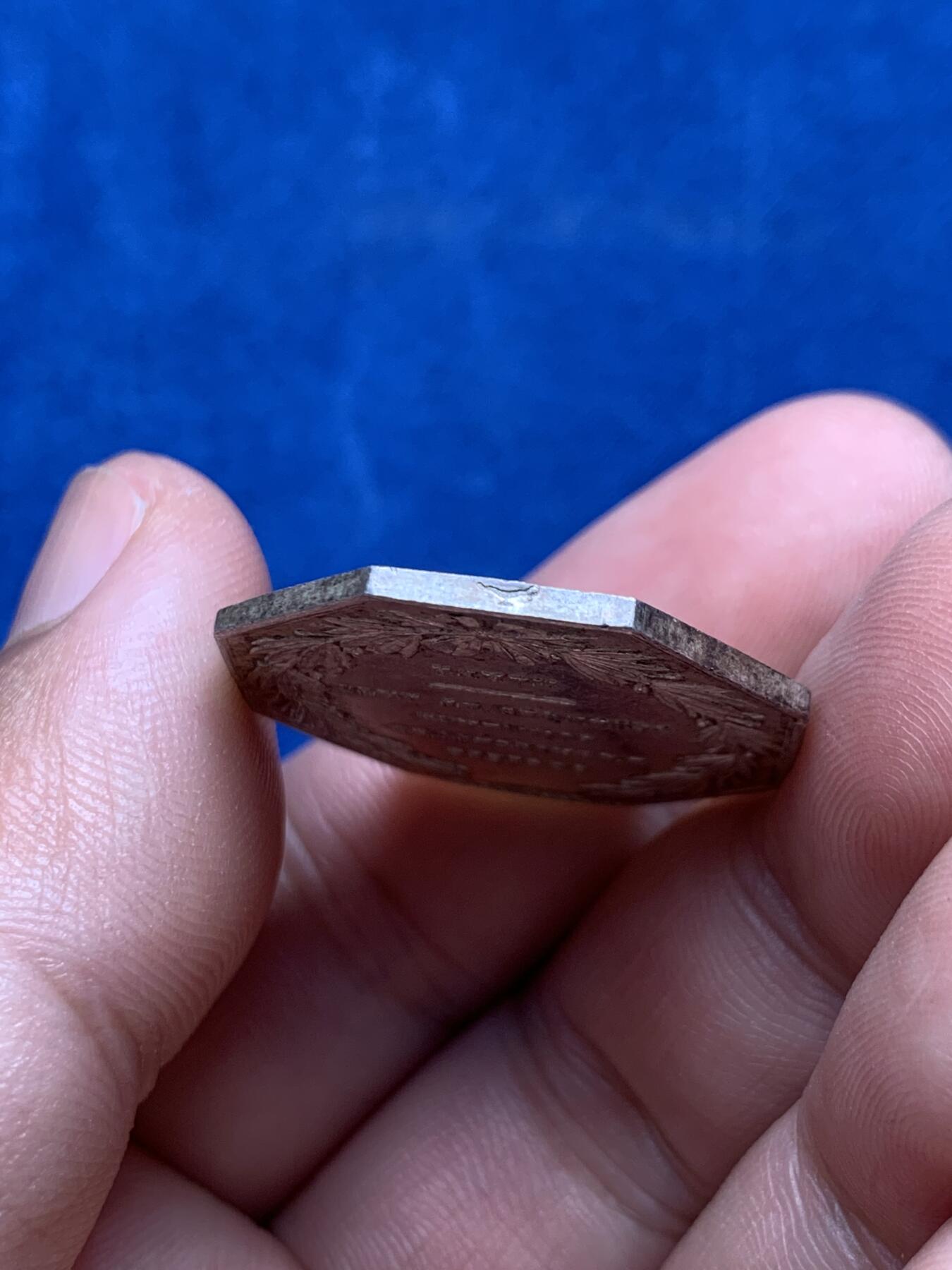 《竞宝斋》第285场- 周日，周一 2场连拍 （全场包邮） 法国马恩农业园艺渔业和狩猎协会八角银代币 油灯边铭 28mm 9.4g