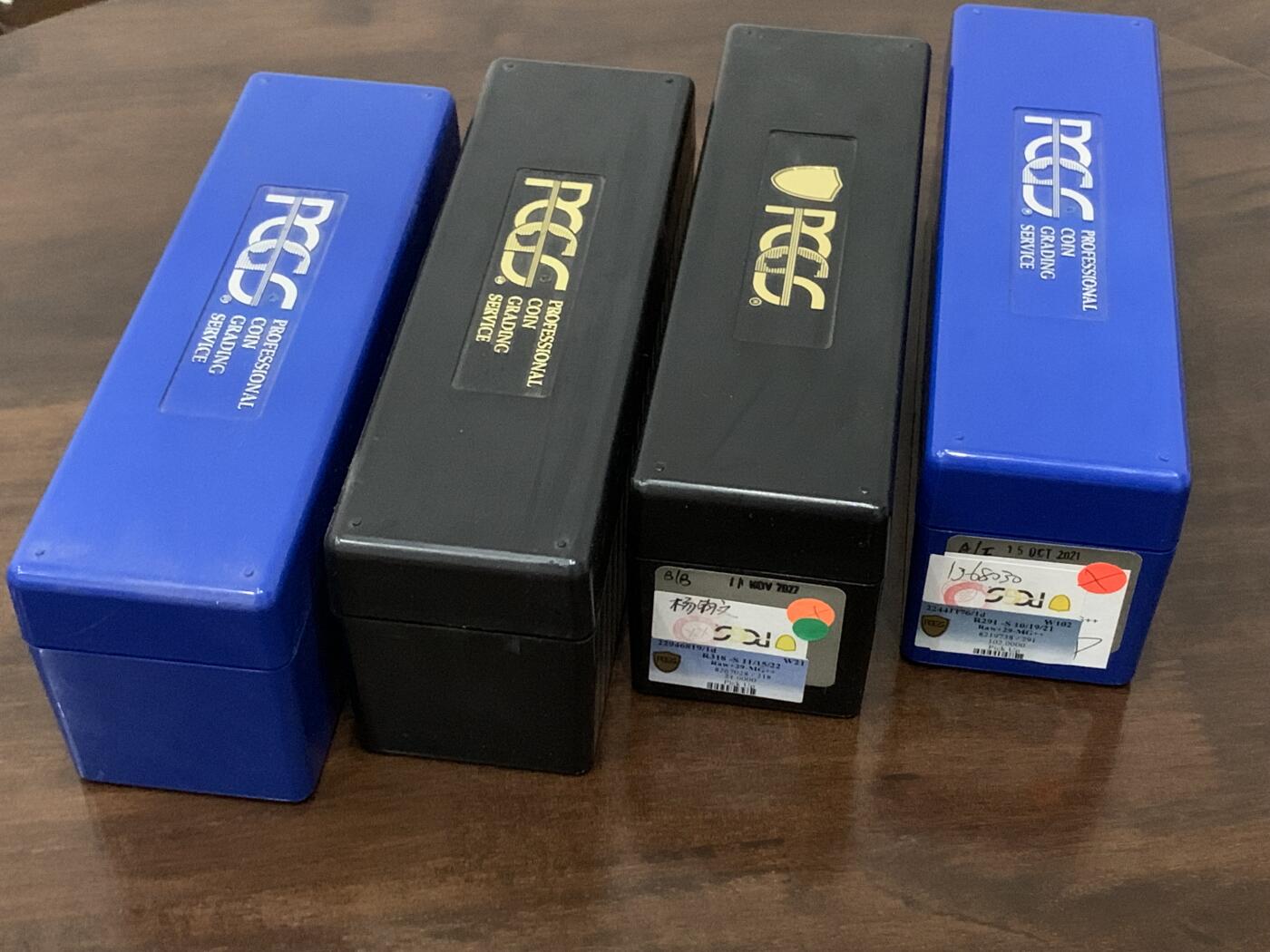 《竞宝斋》第285场- 周日，周一 2场连拍 （全场包邮） PCGS评级币包装盒4个 每个可放20枚评级币 细节见图