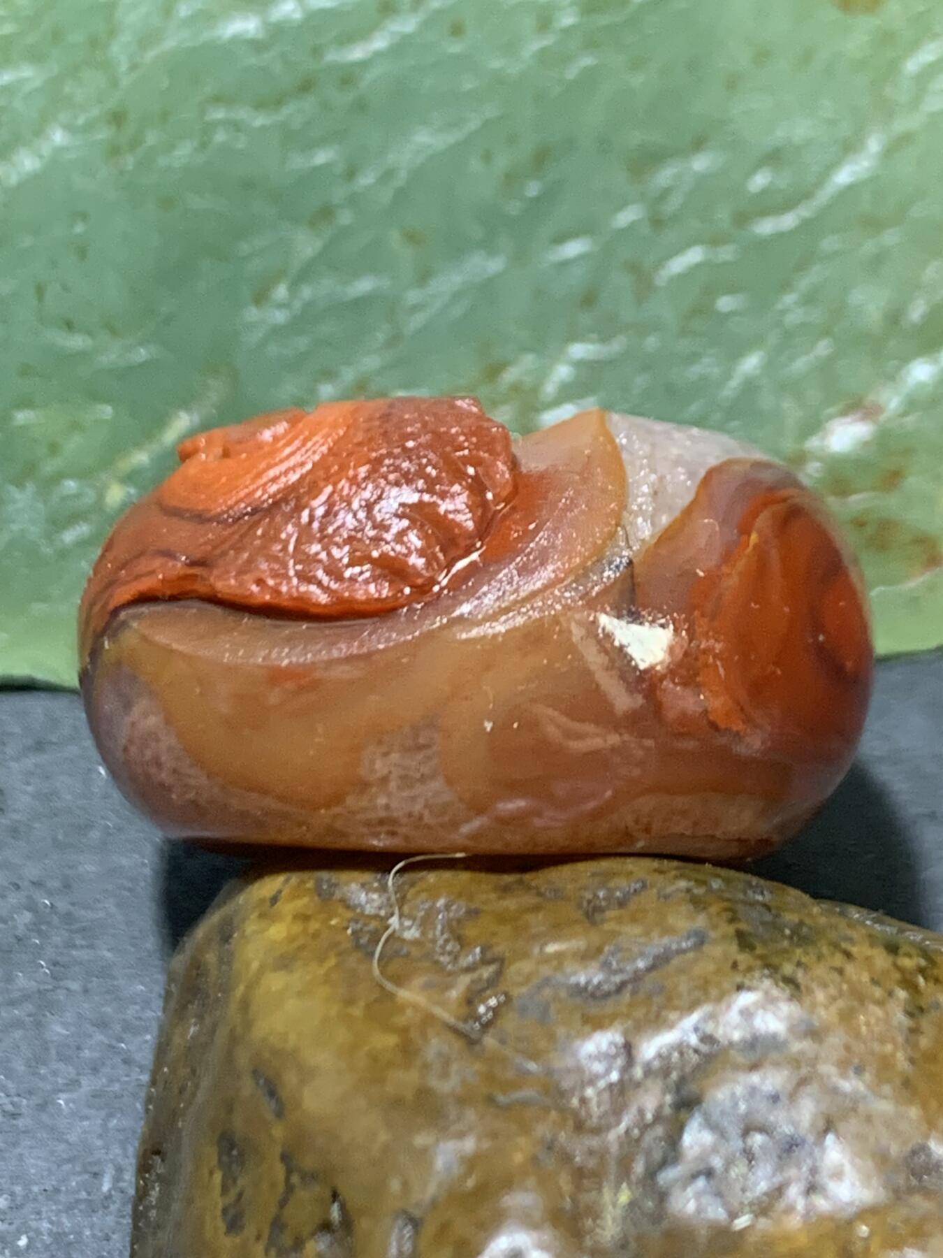 精美亚光高玉化冰飘战国红玛瑙手工俏色巧雕雄鸡面包圈平安扣一个，