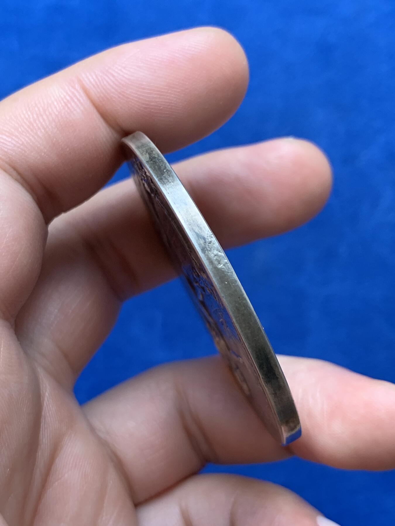 《竞宝斋》第285场- 周日，周一 2场连拍 （全场包邮） 英国1903年殖民地大臣约瑟夫-张伯伦访问南非大银章 50.8mm 51.1g 罕见 原盒有损 细节见图