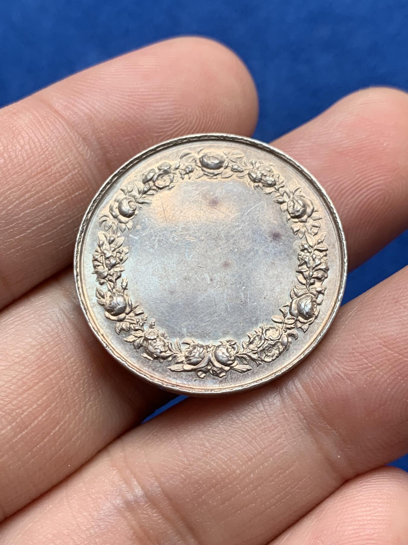 《竞宝斋》第285场- 周日，周一 2场连拍 （全场包邮） 法国婚姻纪念圆型银章 无字牵手版 丰饶角边铭 28mm 11.2g