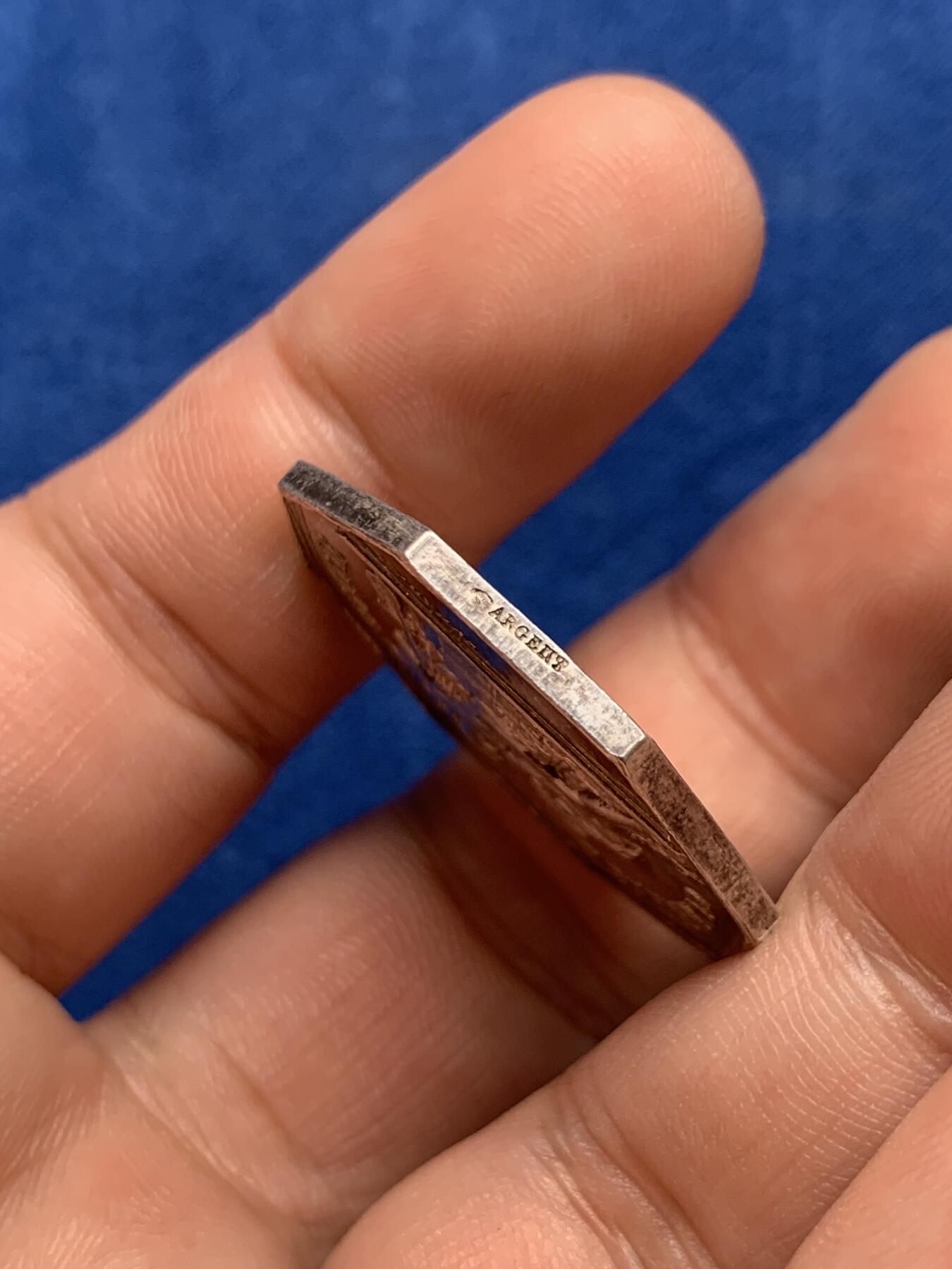 《竞宝斋》第285场- 周日，周一 2场连拍 （全场包邮） 1836年法国瓦郎谢纳商会八角银代币 手指铭 31mm 13.1g