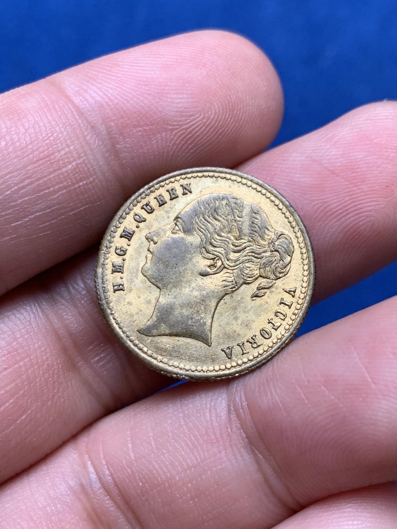 《竞宝斋》第285场- 周日，周一 2场连拍 （全场包邮） 英国1862维多利亚伦敦世界博览会水晶宫镀金纪念章 少见 22.5mm 4.1g