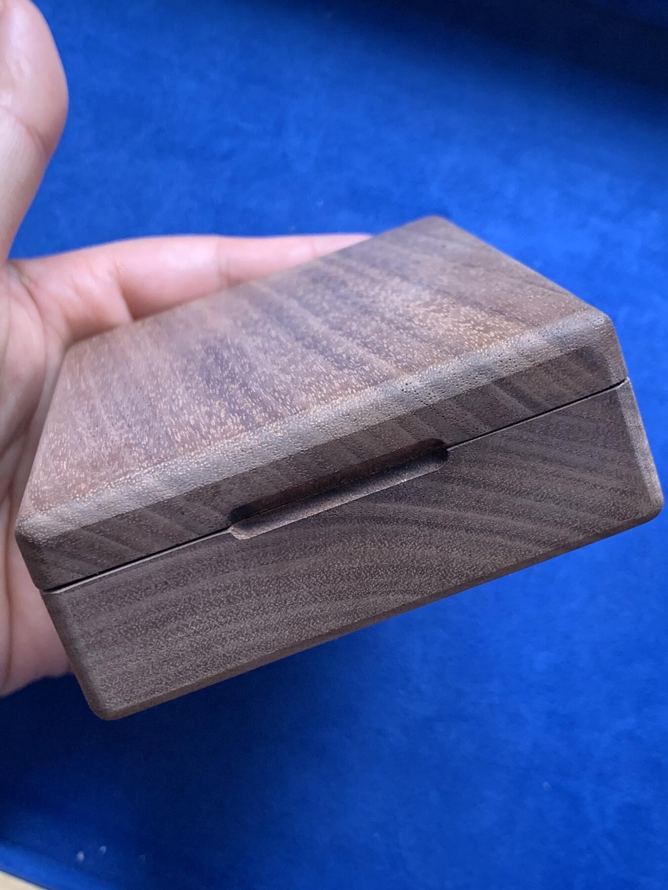 《竞宝斋》第285场- 周日，周一 2场连拍 （全场包邮） NAMI 北美黑桃木评级币保护盒 可放一枚PCGS评级币