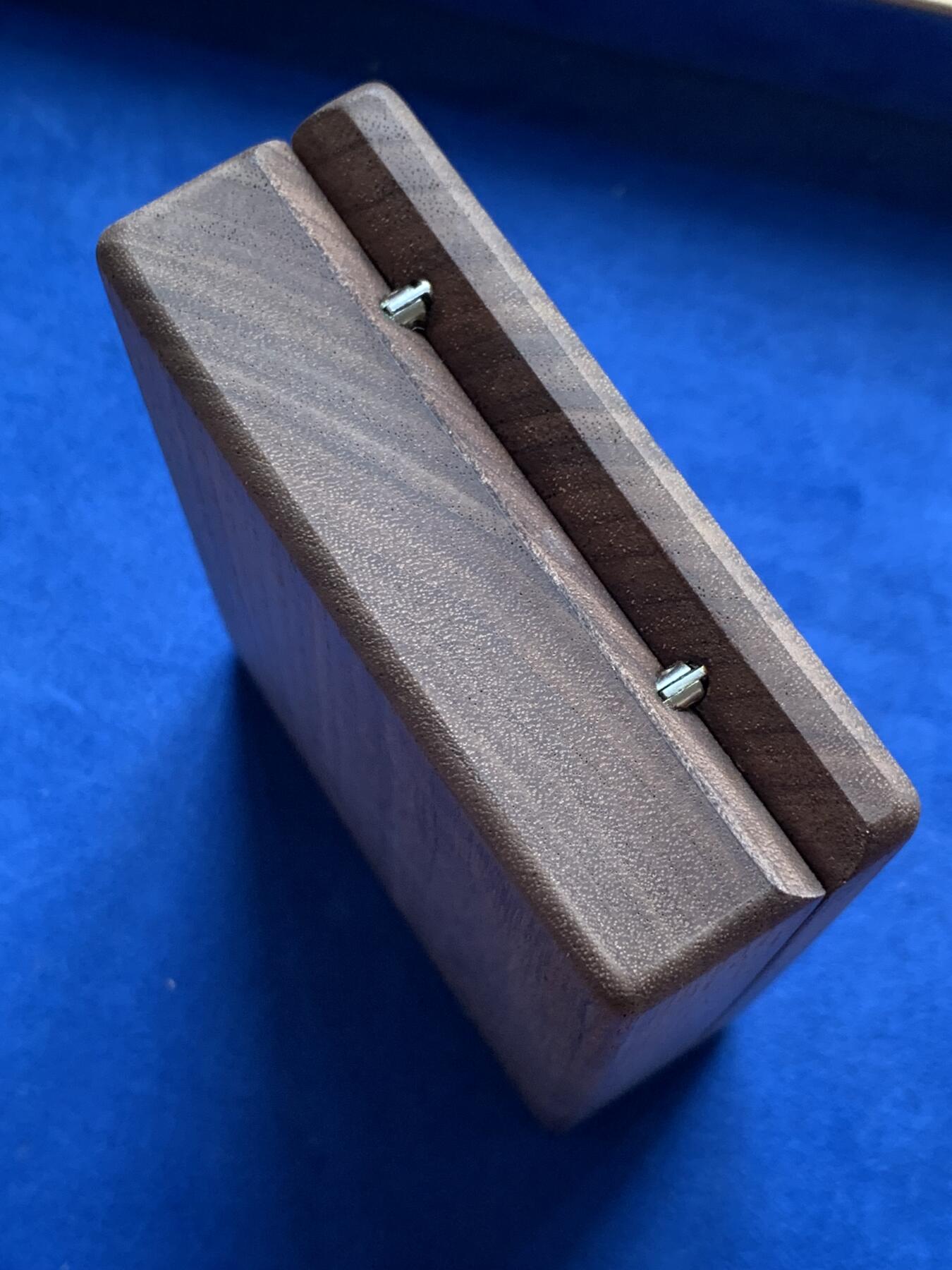 《竞宝斋》第285场- 周日，周一 2场连拍 （全场包邮） NAMI 北美黑桃木评级币保护盒 可放一枚PCGS评级币