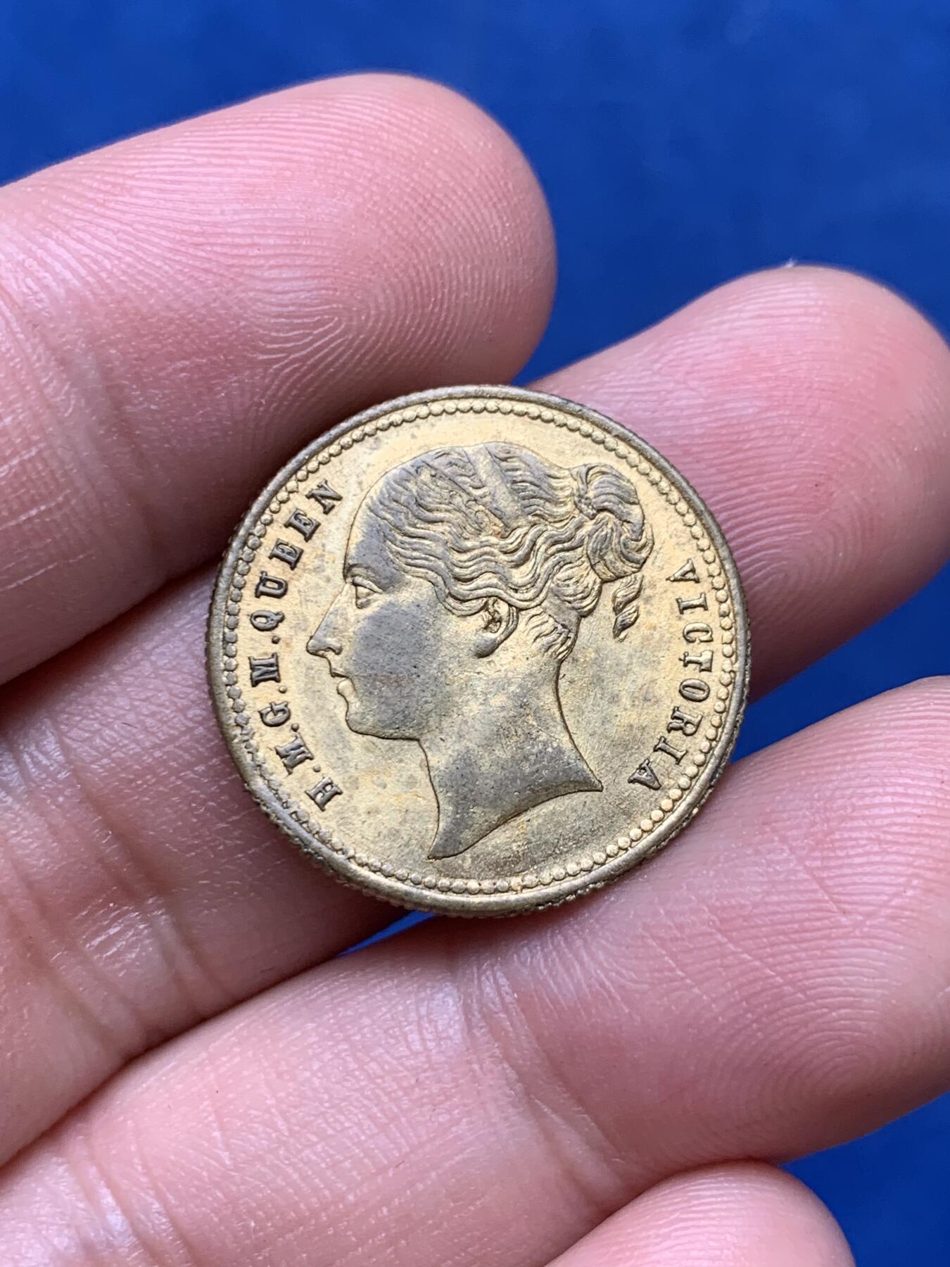 《竞宝斋》第285场- 周日，周一 2场连拍 （全场包邮） 英国1862维多利亚伦敦世界博览会水晶宫镀金纪念章 少见 22.5mm 4.1g