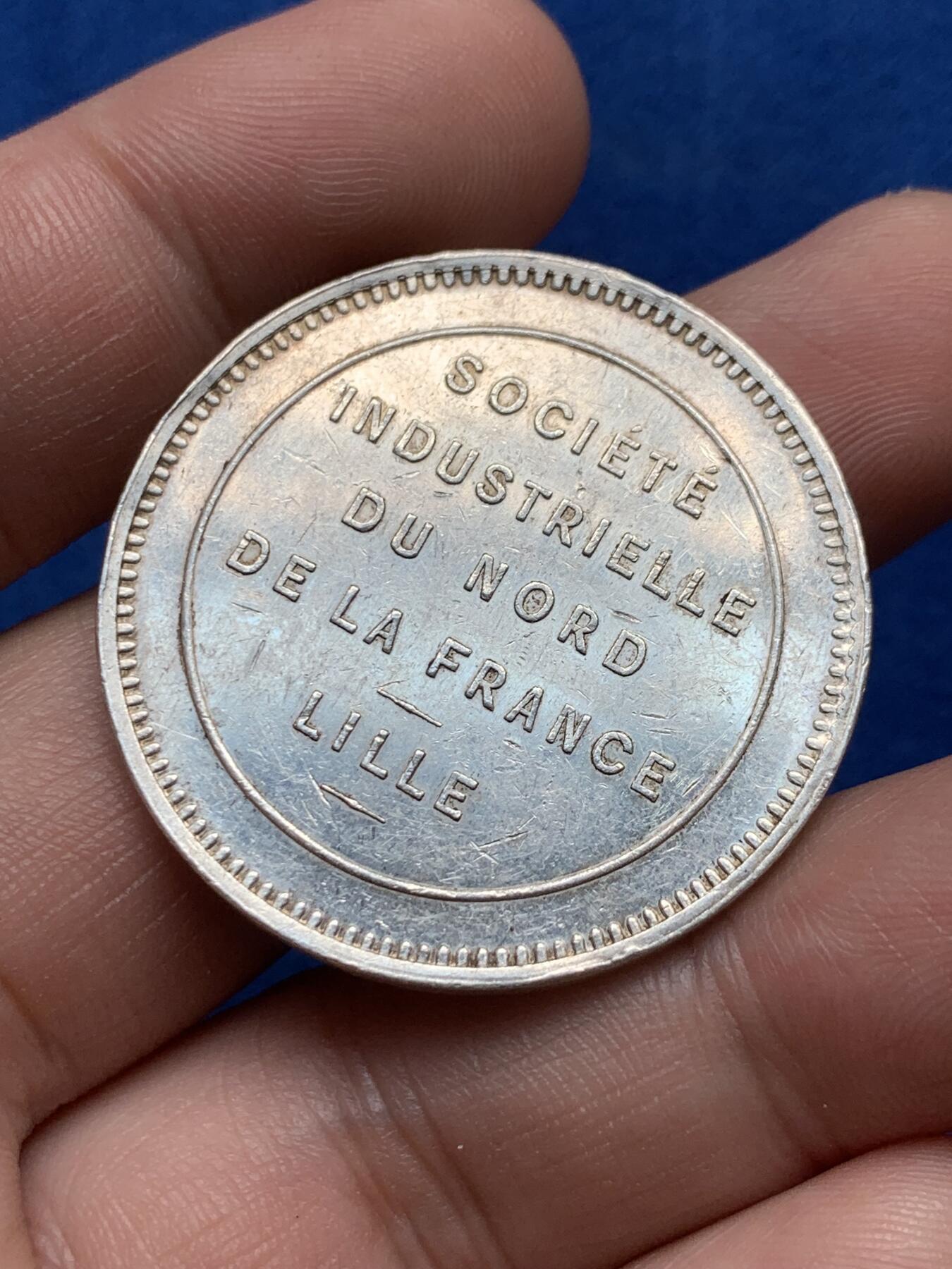 《竞宝斋》第285场- 周日，周一 2场连拍 （全场包邮） 法国里尔工业公司圆型银代币 丰饶角边铭 37mm 22.1g