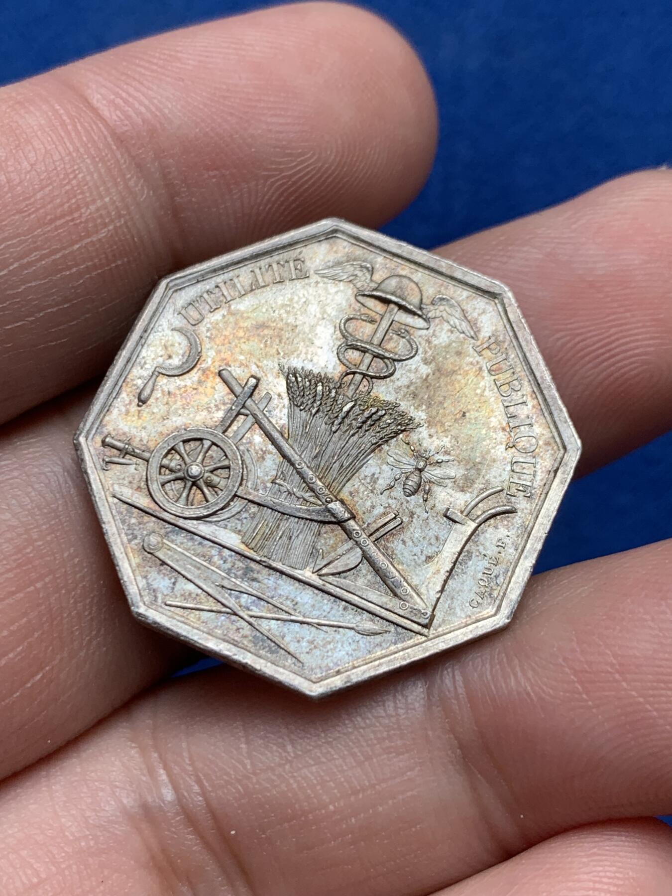 《竞宝斋》第285场- 周日，周一 2场连拍 （全场包邮） 法国马恩农业园艺渔业和狩猎协会八角银代币 油灯边铭 28mm 9.4g