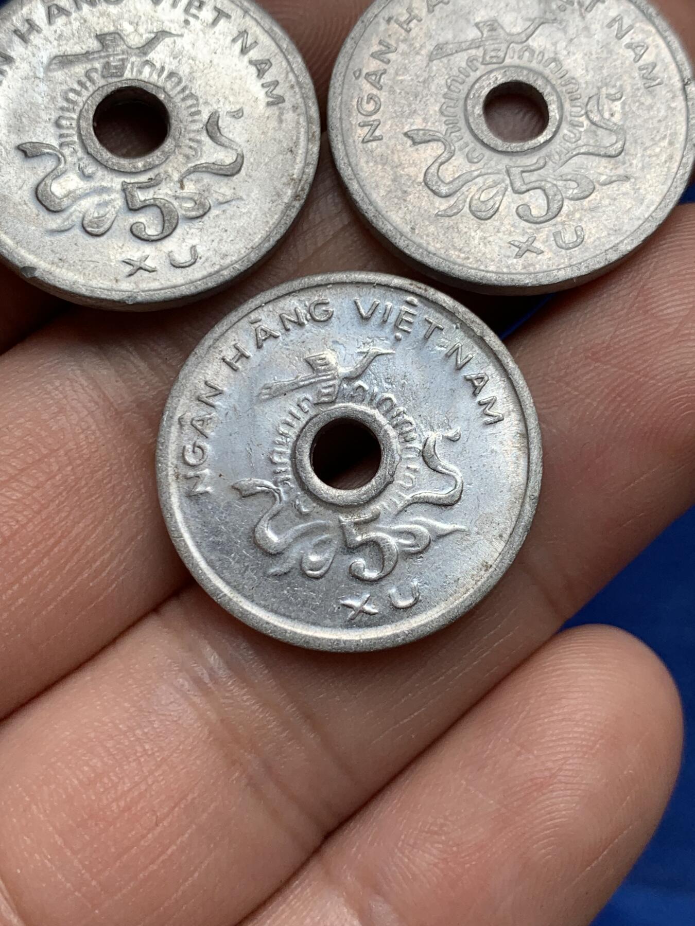 《竞宝斋》第285场- 周日，周一 2场连拍 （全场包邮） 3枚一组 越南1975年5苏铝币