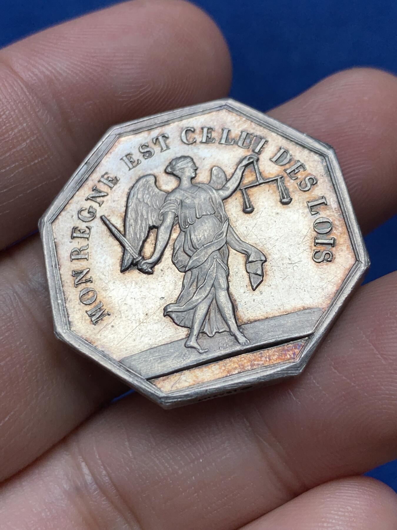 《竞宝斋》第285场- 周日，周一 2场连拍 （全场包邮） 1845-1860年 法国普瓦捷市公证人银章 正义女神细节漂亮 两面底板镜面光感 品相好 可入盒