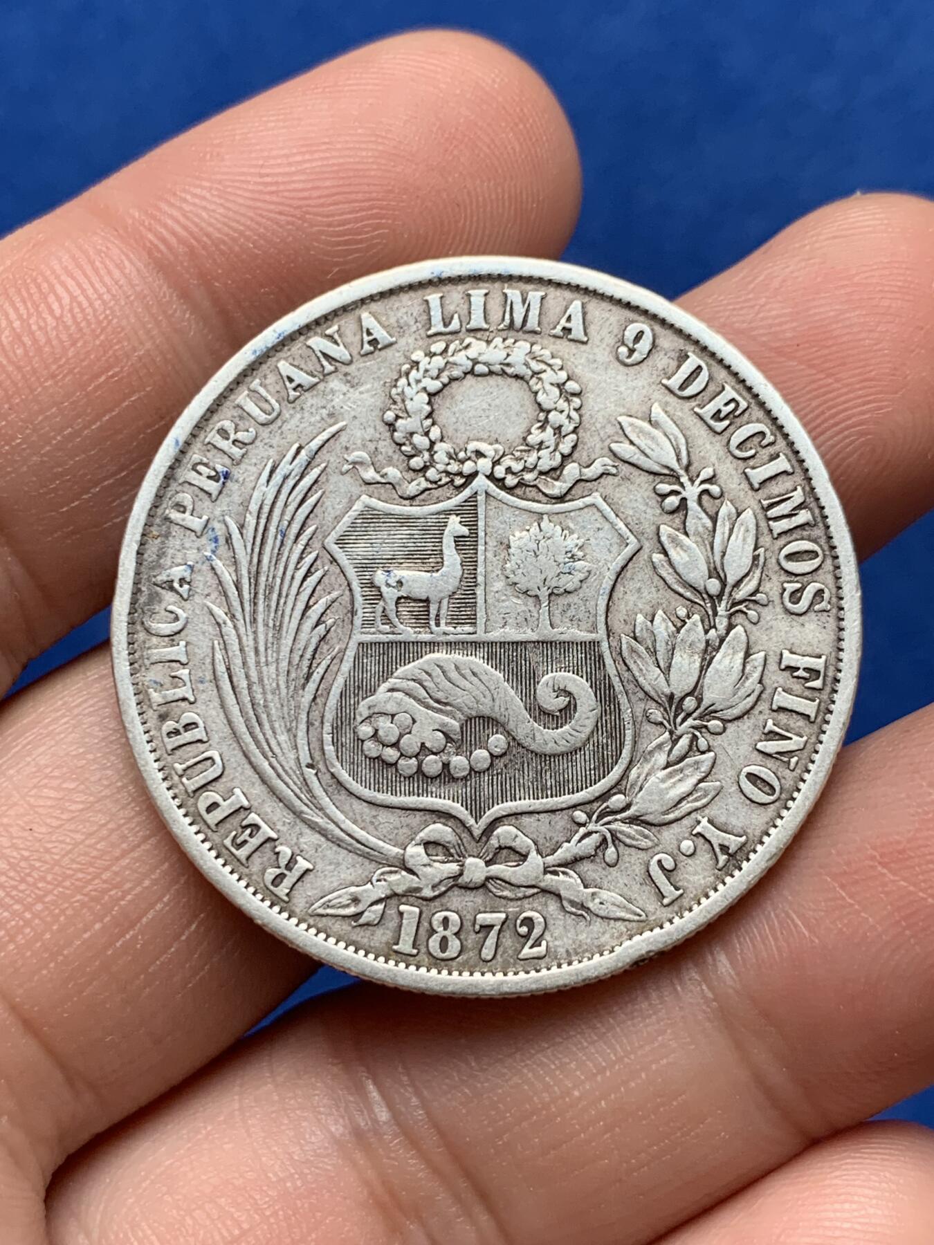 《竞宝斋》第285场- 周日，周一 2场连拍 （全场包邮） 秘鲁1872年坐人女神银币 高银版 早期年份 经典品种