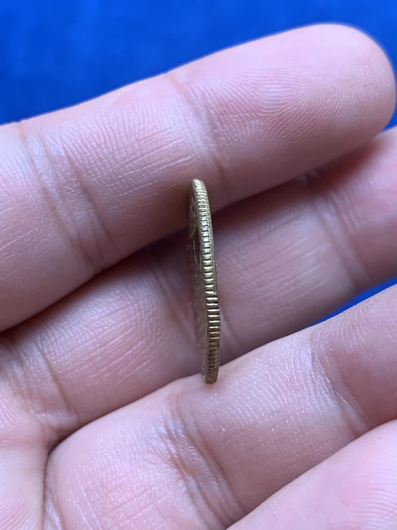 《竞宝斋》第285场- 周日，周一 2场连拍 （全场包邮） 英国1862维多利亚伦敦世界博览会水晶宫镀金纪念章 少见 22.5mm 4.1g