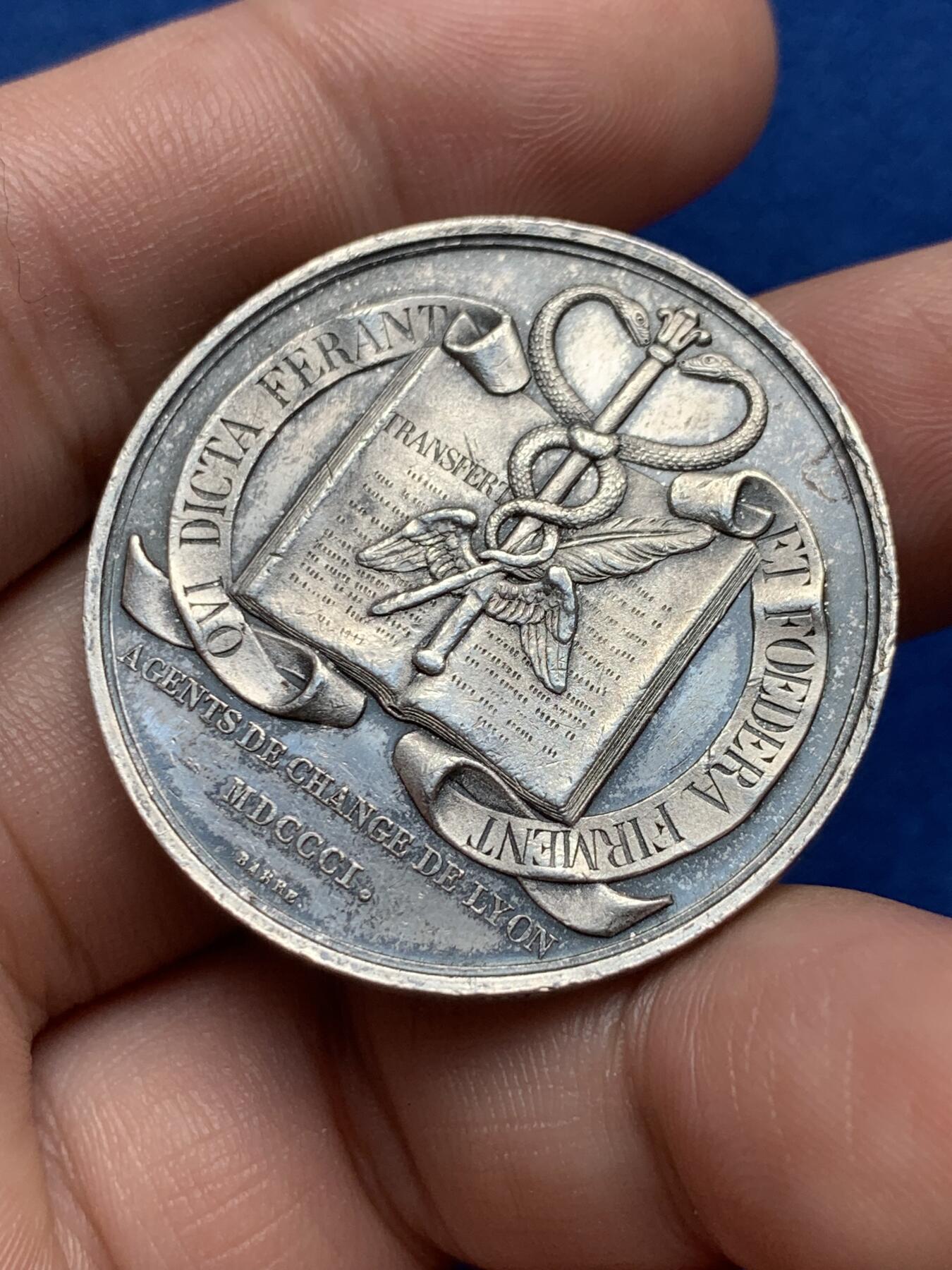 《竞宝斋》第285场- 周日，周一 2场连拍 （全场包邮） 法国里昂股票经纪人圆型银代币 丰饶角边铭 35mm 21.6g