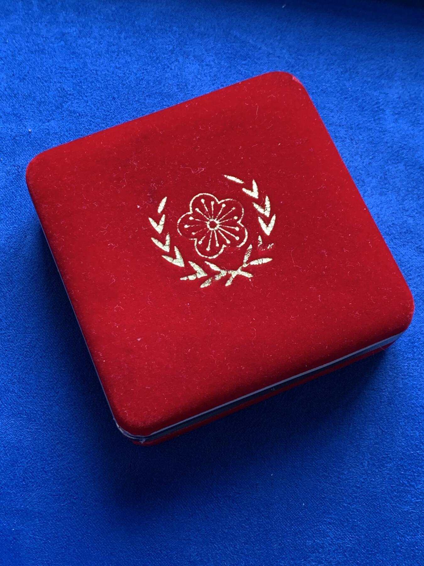 《竞宝斋》第285场- 周日，周一 2场连拍 （全场包邮） 台湾省第九任省长副省长就职纪念银币 就职纪念银币的龙头 市面罕见 市场价五六百元