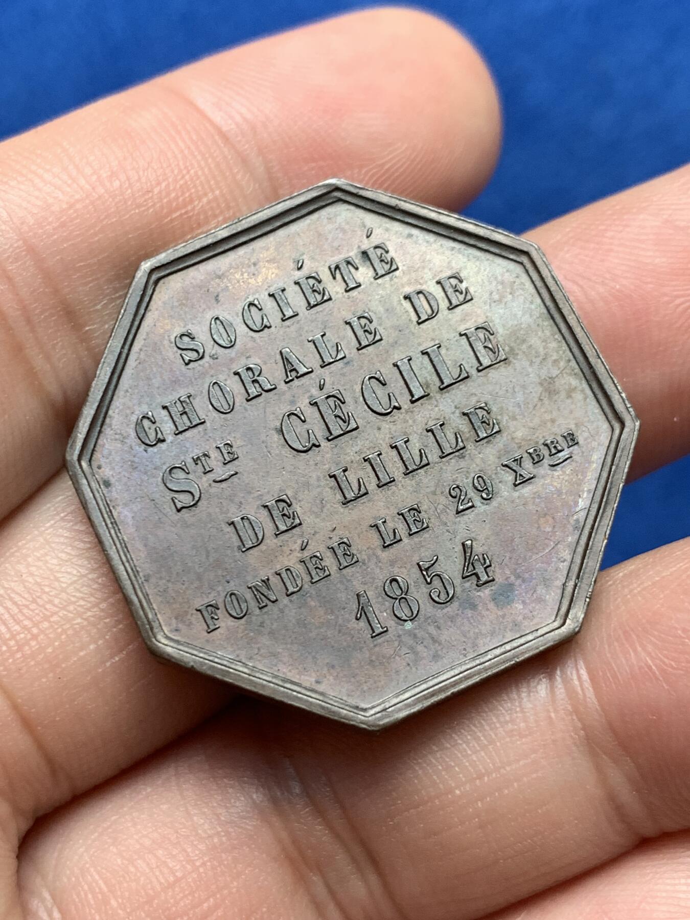 《竞宝斋》第285场- 周日，周一 2场连拍 （全场包邮） 1854年 法国音乐学院八角铜章 难得一见 细节极美 可以入盒