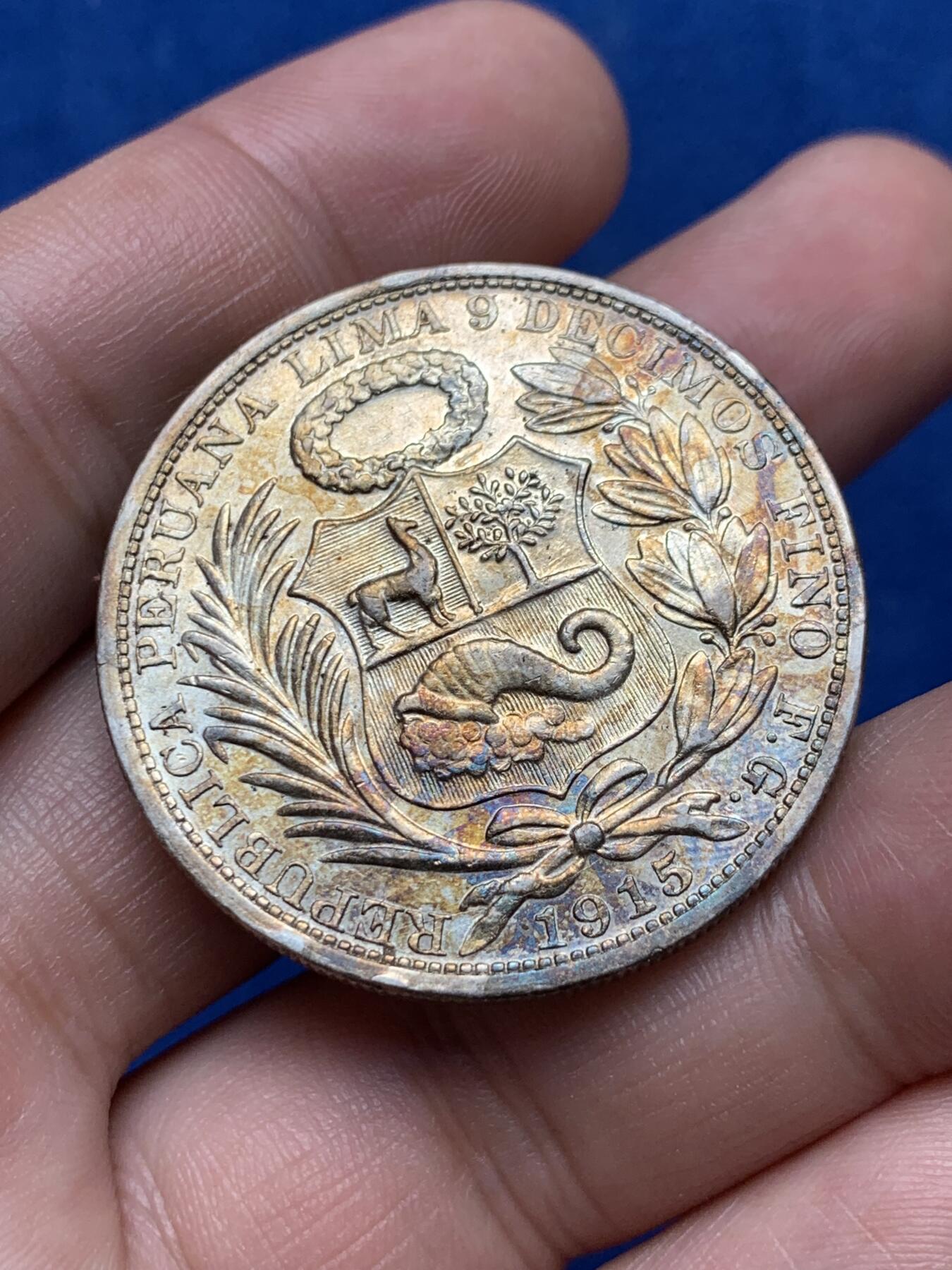 《竞宝斋》第285场- 周日，周一 2场连拍 （全场包邮） 秘鲁1915年自由女神1索尔银币 高银版 彩包浆 美品难得